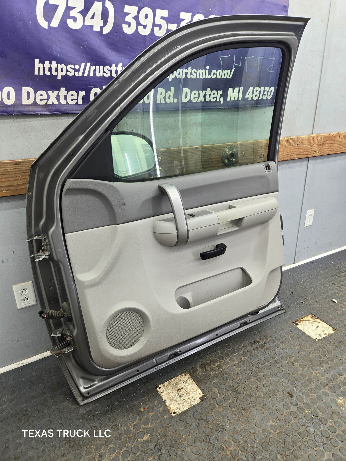 2007-2013 Chevrolet Silverado / GMC Sierra 1500 2500 3500 HD RH Front Passenger Side Door