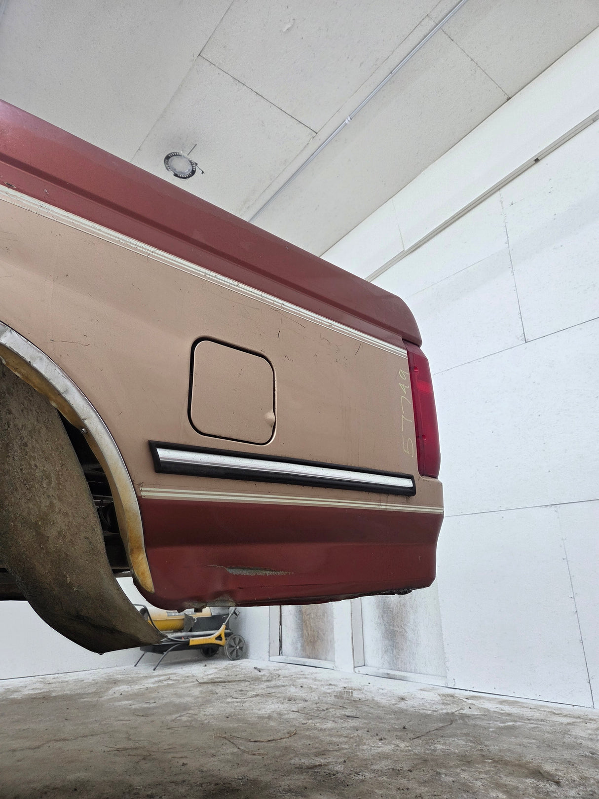 1987-1997 Ford F150 F250 F350 OBS 6' 9" Short Truck Bed