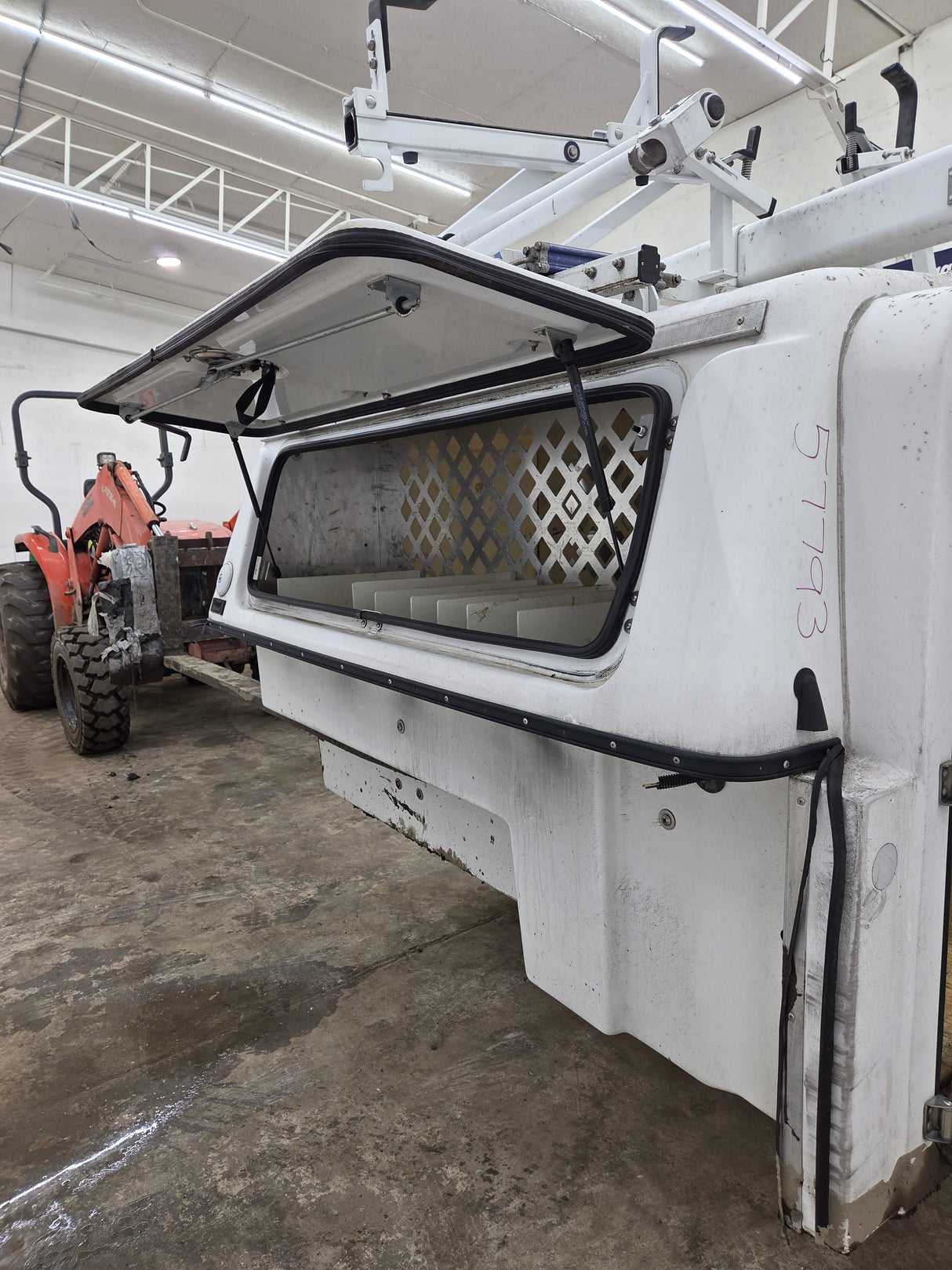2007-2013 Chevrolet / GMC 5' 8" Fiberglass Service Bed Insert