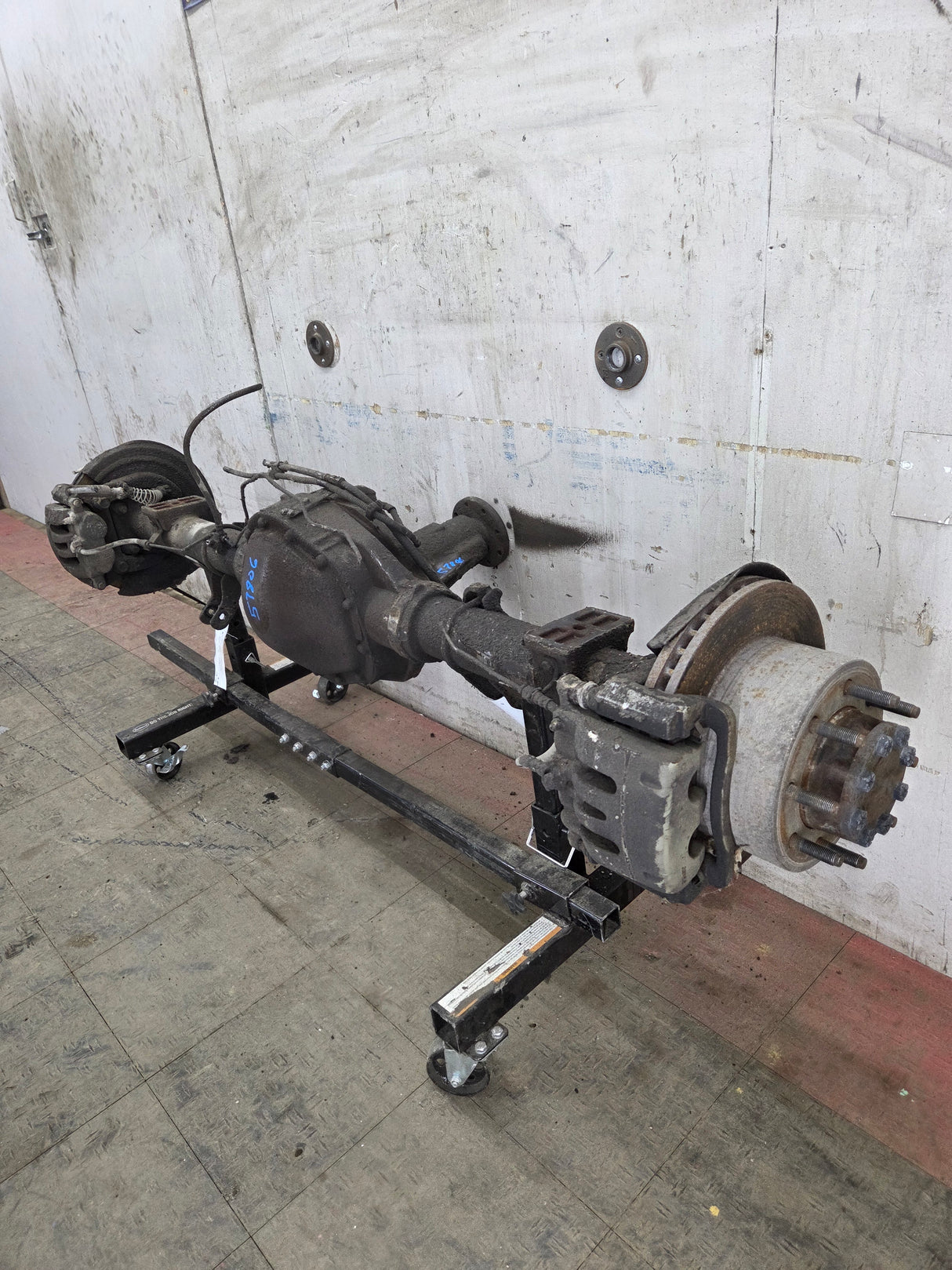 2011-2012 Ford Super Duty F250 F350 Rear Axle 3.73 Gear Ratio Rear End 156K miles