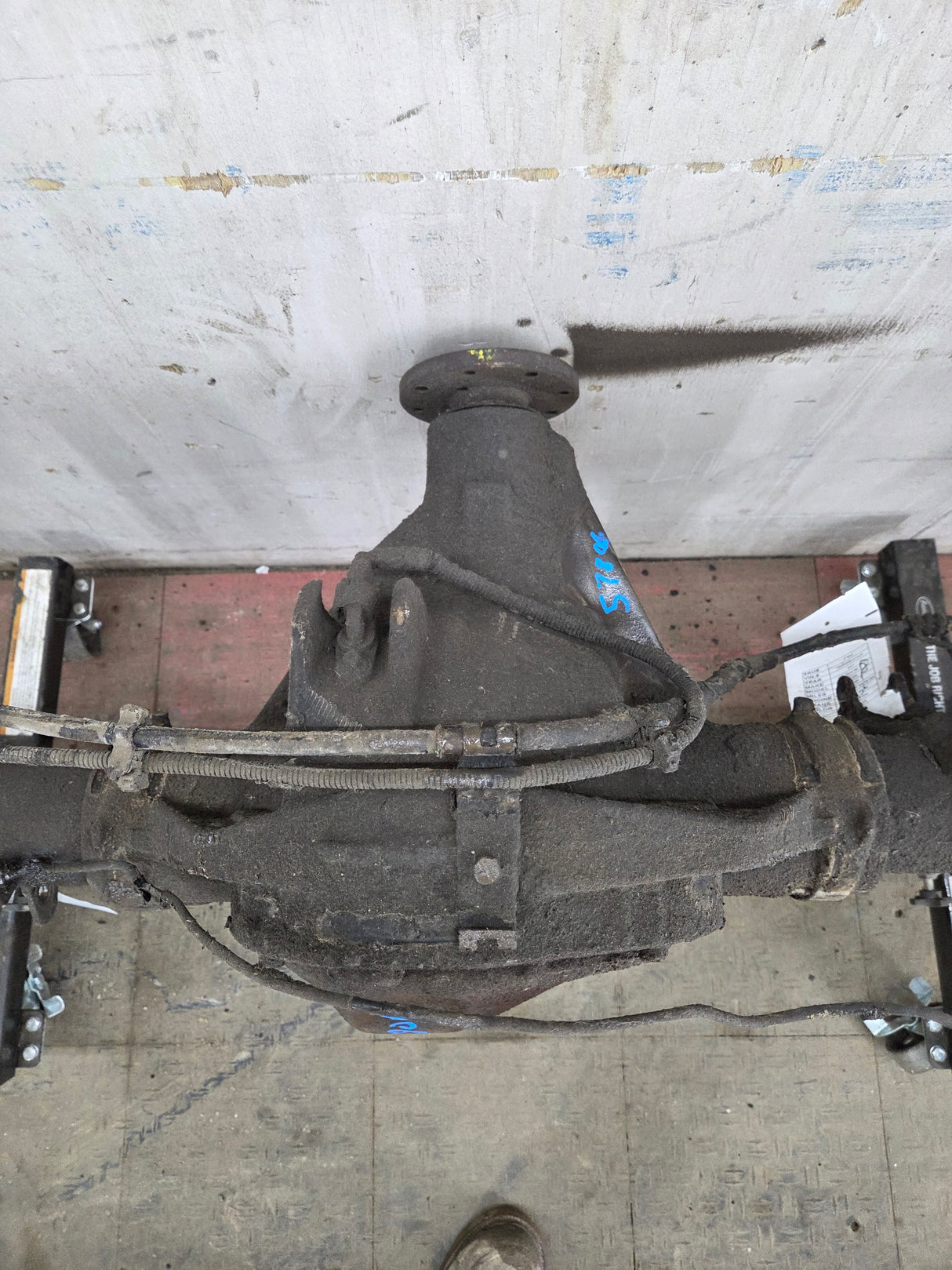 2011-2012 Ford Super Duty F250 F350 Rear Axle 3.73 Gear Ratio Rear End 156K miles