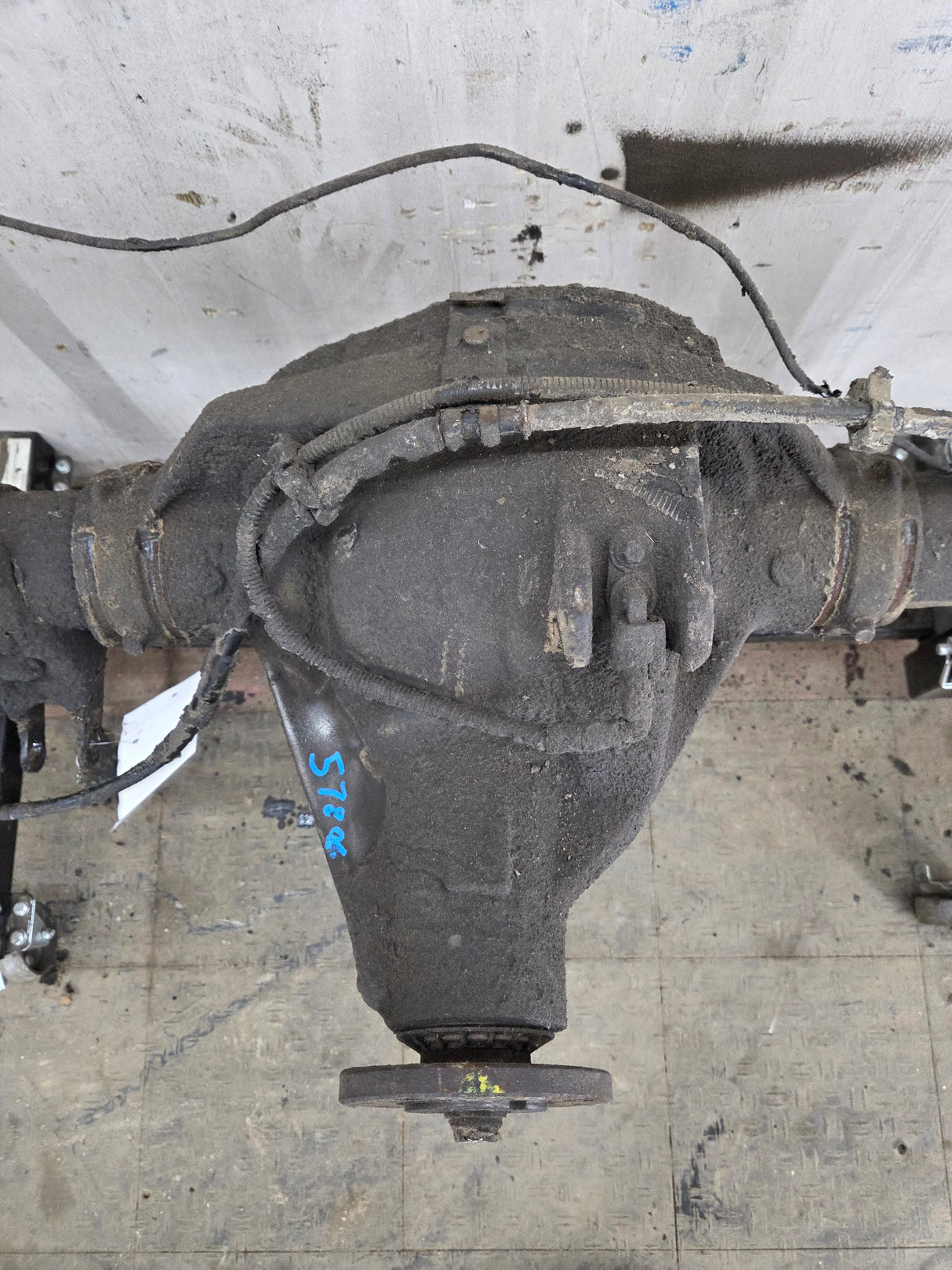 2011-2012 Ford Super Duty F250 F350 Rear Axle 3.73 Gear Ratio Rear End 156K miles