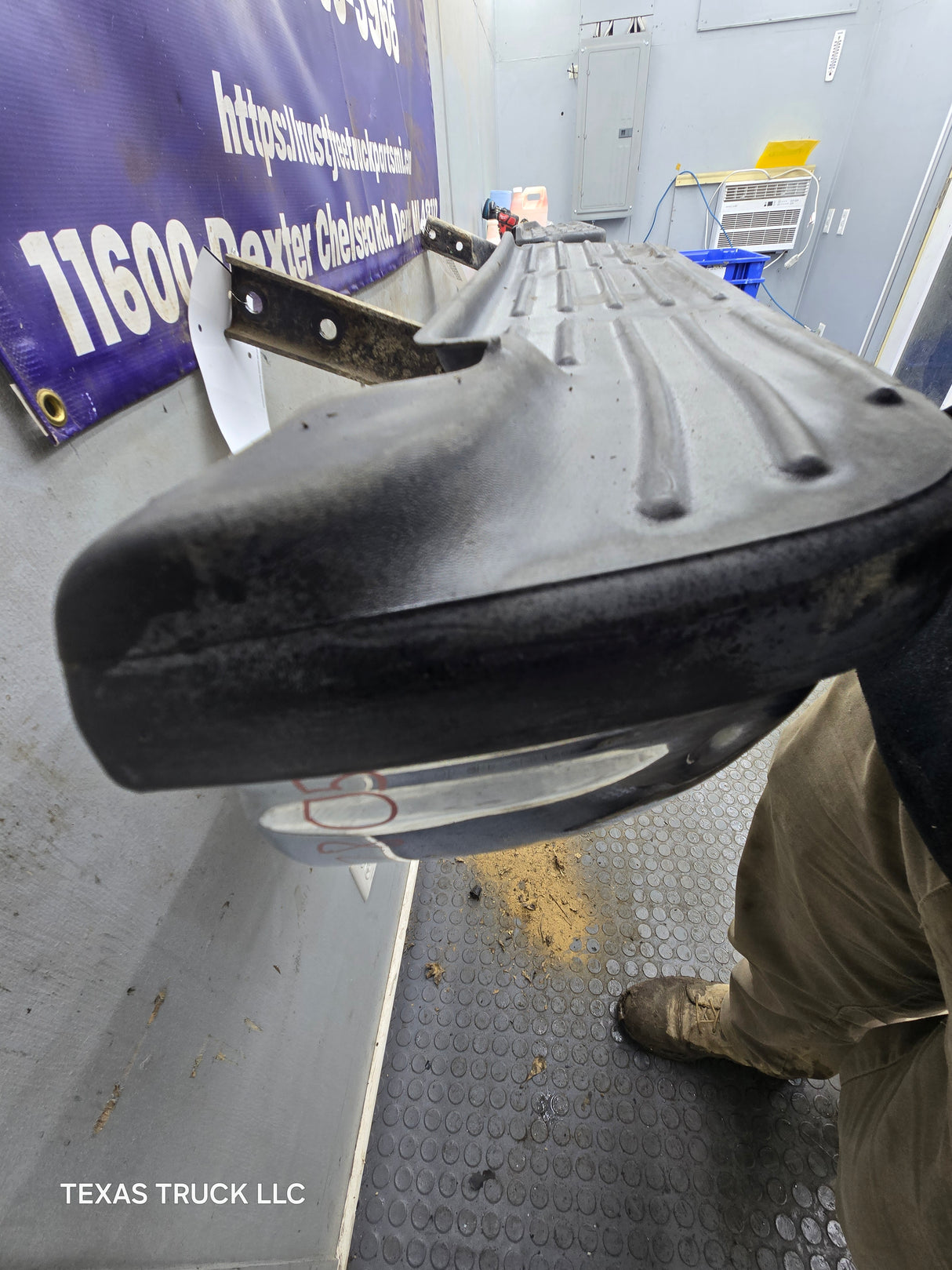 1999-2007 Ford Super Duty F250 F350 F450 F550 Rear Bumper