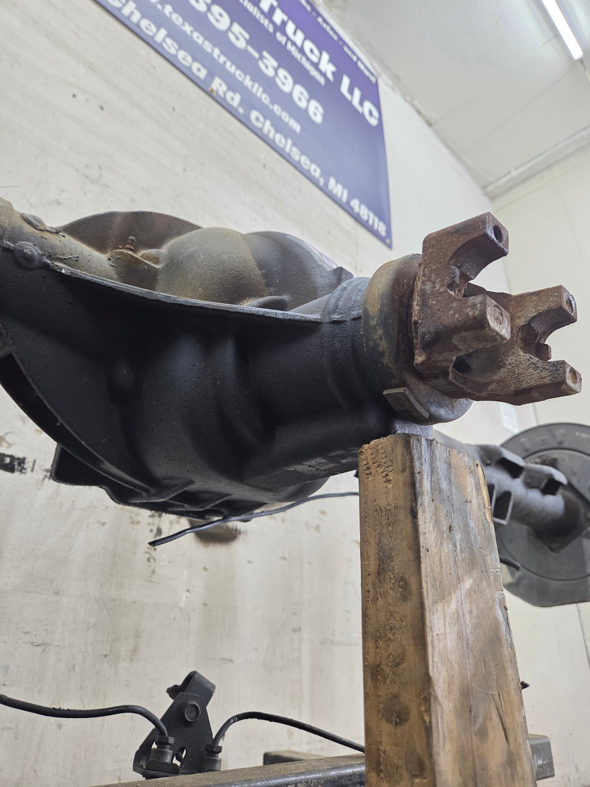 2009-2013 Chevrolet Silverado GMC Sierra 1500 Rear Axle GU5 3.73 Gear Ratio 8.6" Ring Gear