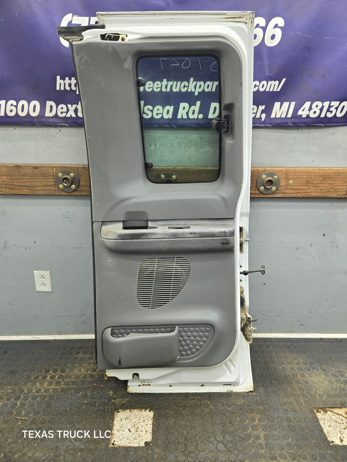 1999-2007 Ford Super Duty F250 F350 F450 F550 RH Extended Cab Passenger Rear Door