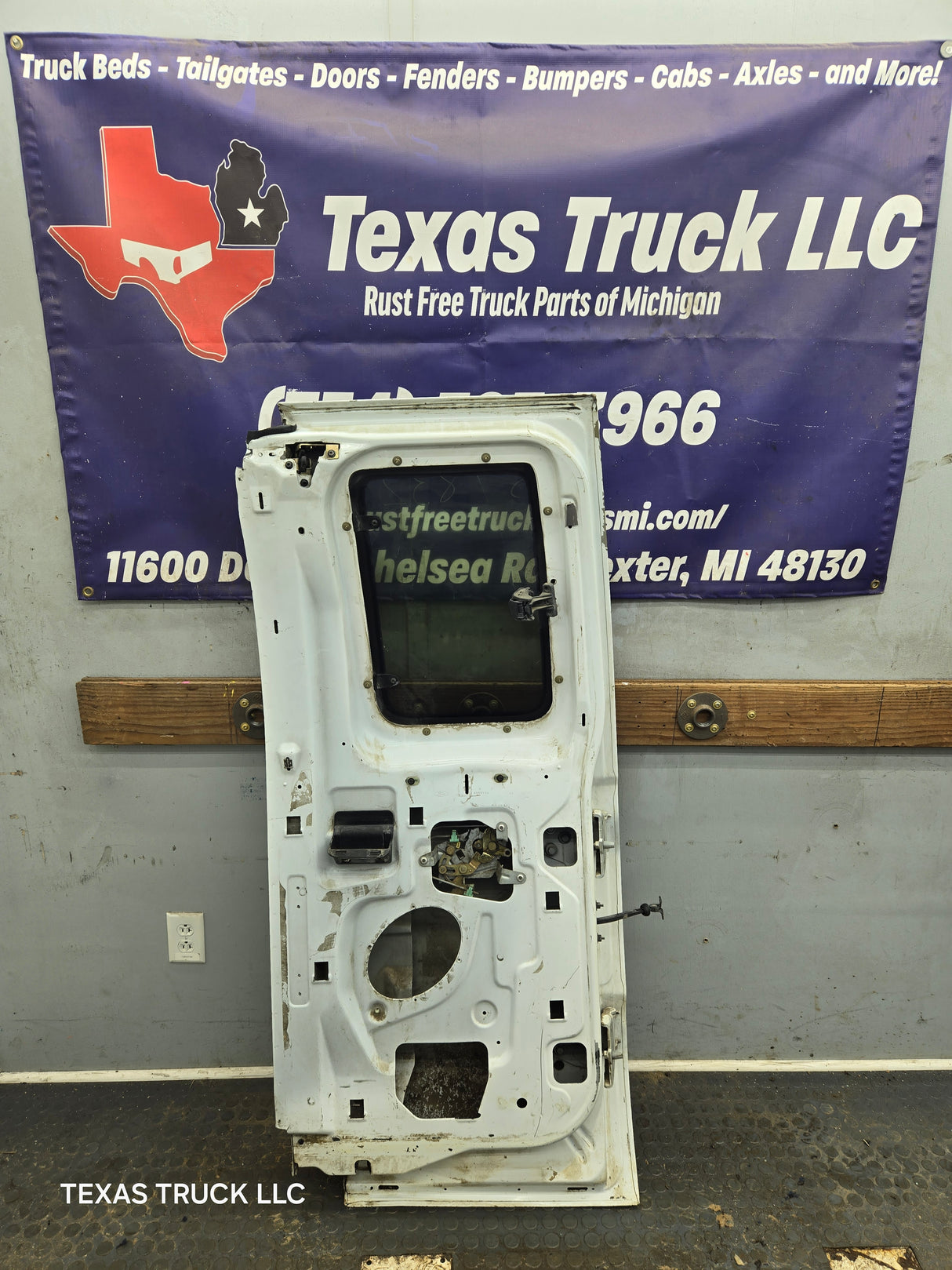 1999-2007 Ford Super Duty F250 F350 F450 F550 RH Extended Cab Passenger Rear Door