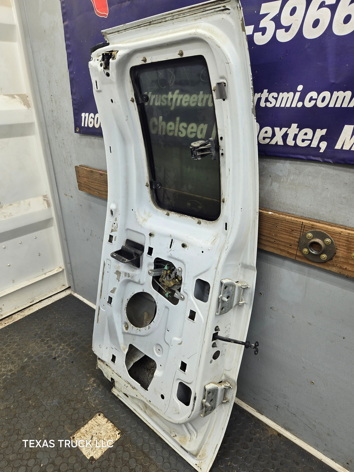 1999-2007 Ford Super Duty F250 F350 F450 F550 RH Extended Cab Passenger Rear Door