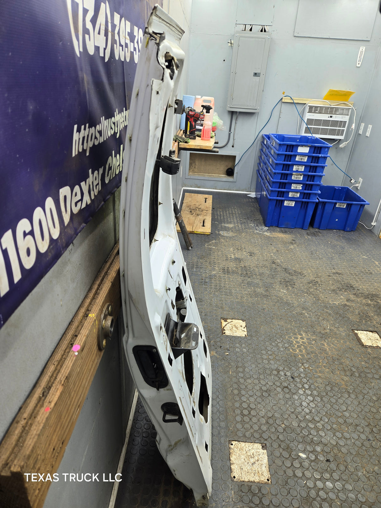 1999-2007 Ford Super Duty F250 F350 F450 F550 RH Extended Cab Passenger Rear Door