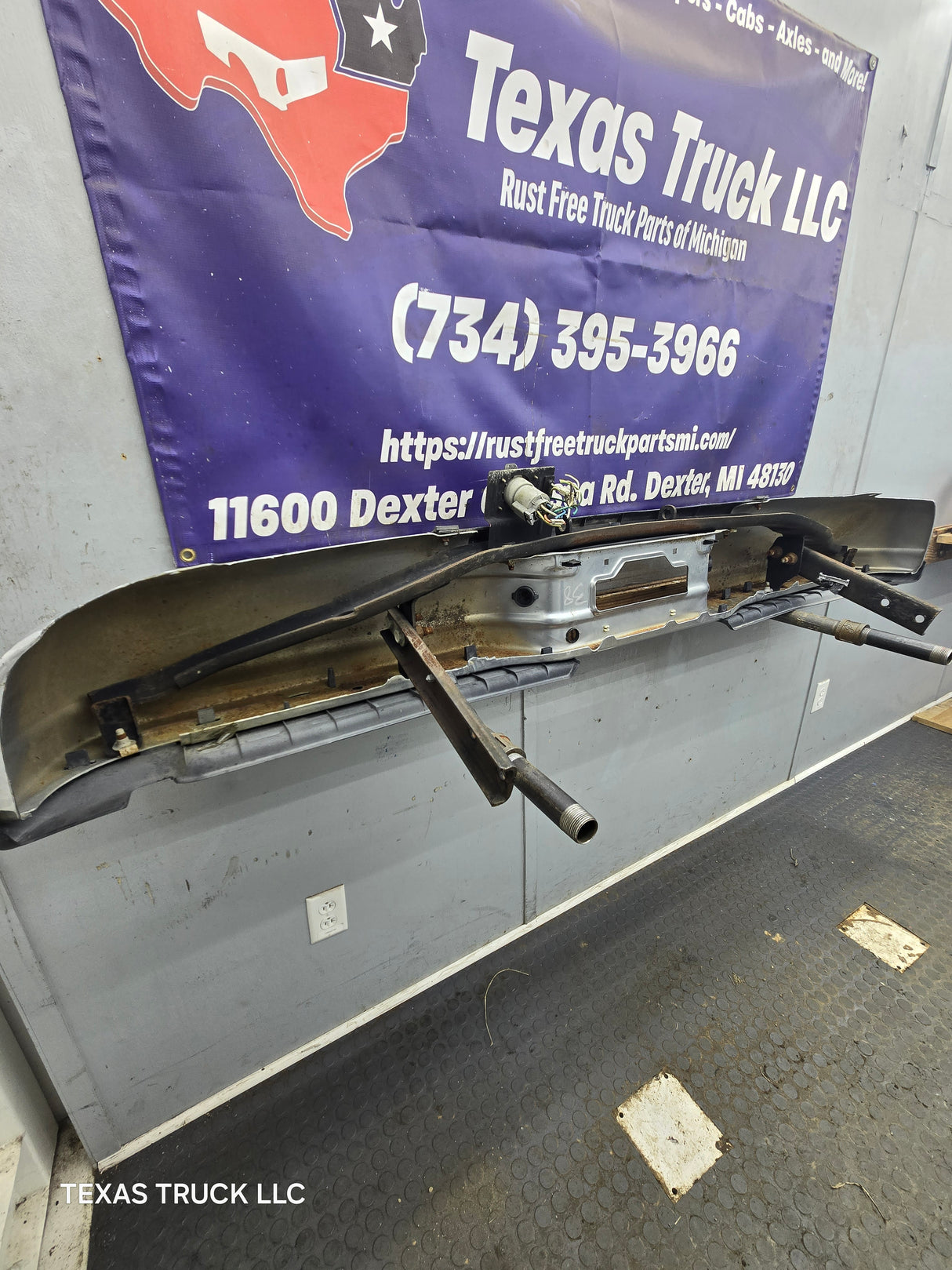 1999-2007 Ford Super Duty F250 F350 F450 F550 Rear Bumper