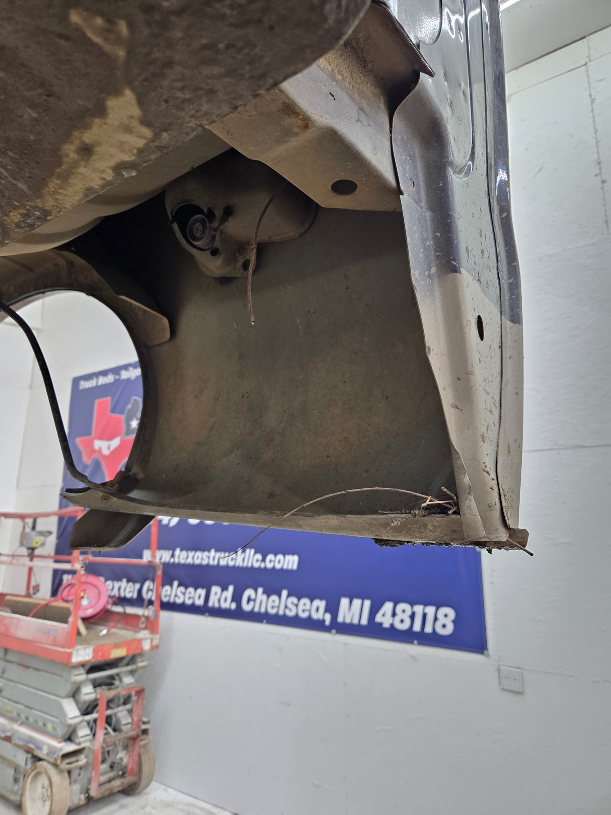 1999-2010 Ford Super Duty F250 F350 6' 9" Short Truck Bed