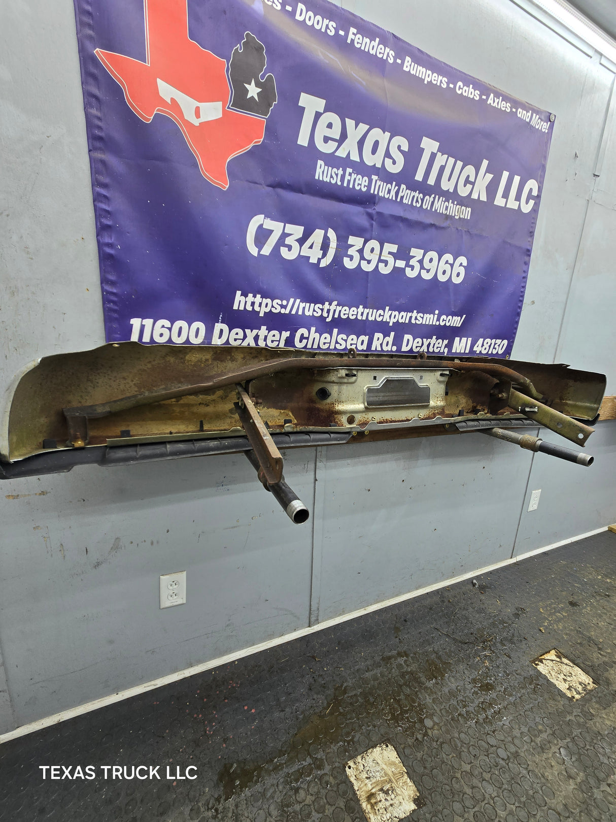 1999-2007 Ford Super Duty F250 F350 F450 F550 Rear Bumper