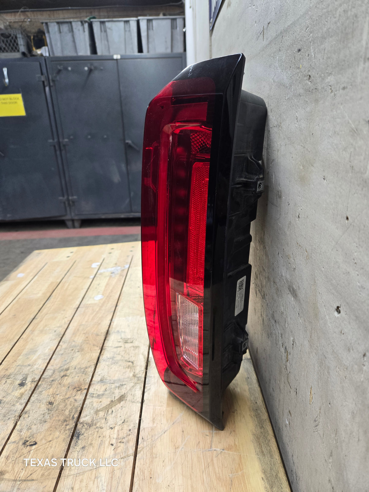 2019-2025 GMC Sierra 1500 2500 3500 HD LH Driver Side Tail Light 84760017