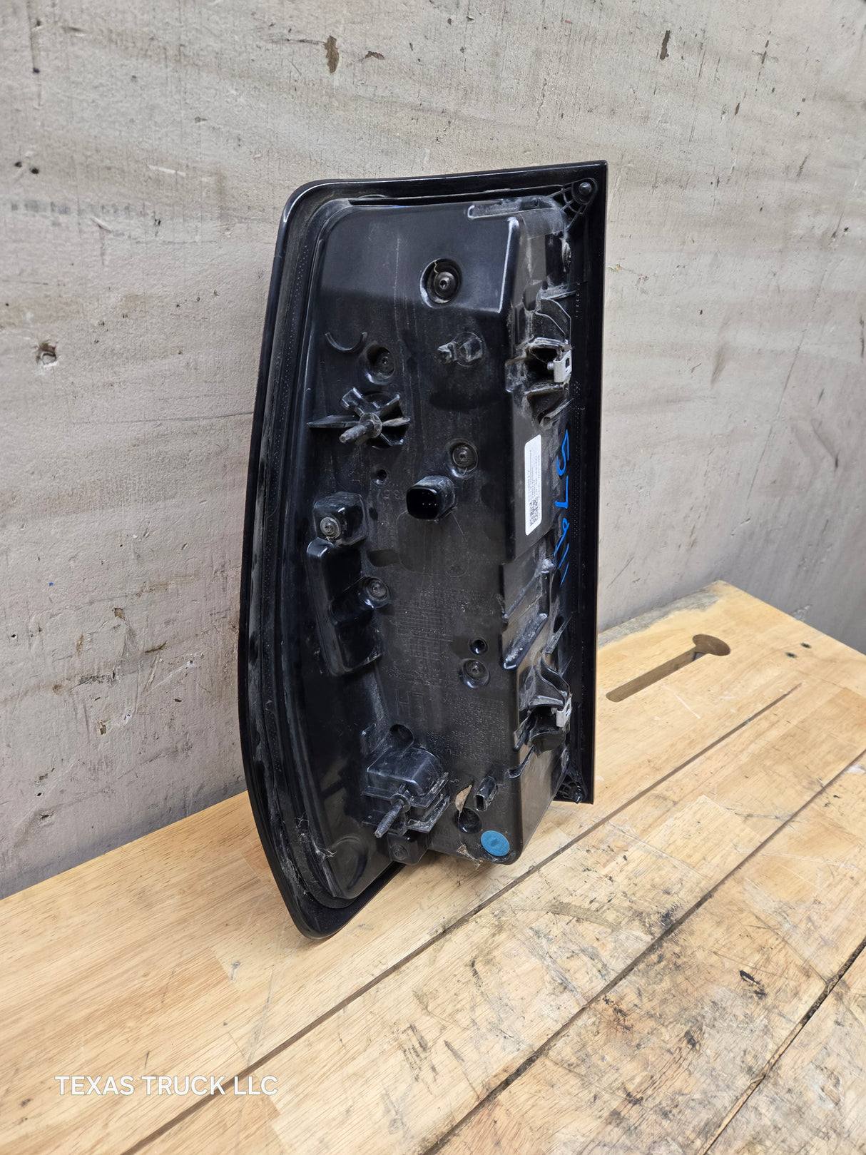 2019-2025 GMC Sierra 1500 2500 3500 HD LH Driver Side Tail Light 84760017