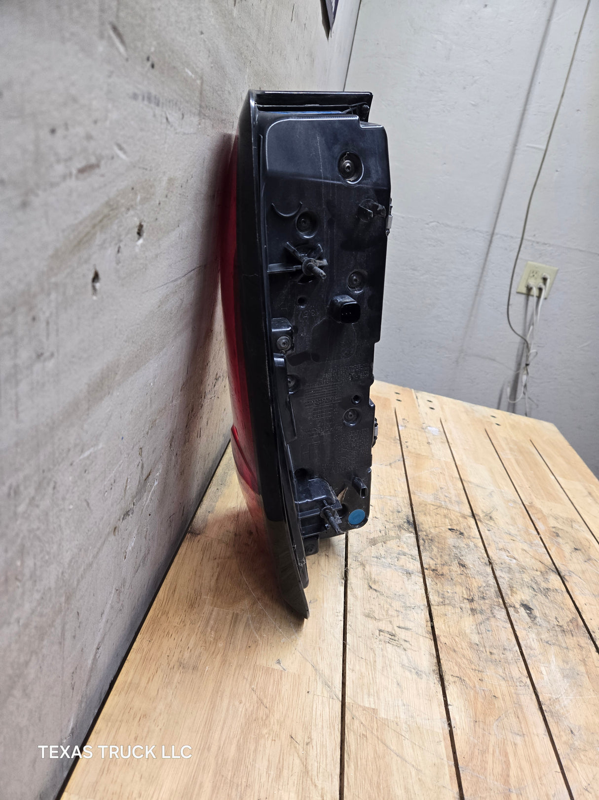 2019-2025 GMC Sierra 1500 2500 3500 HD LH Driver Side Tail Light 84760017