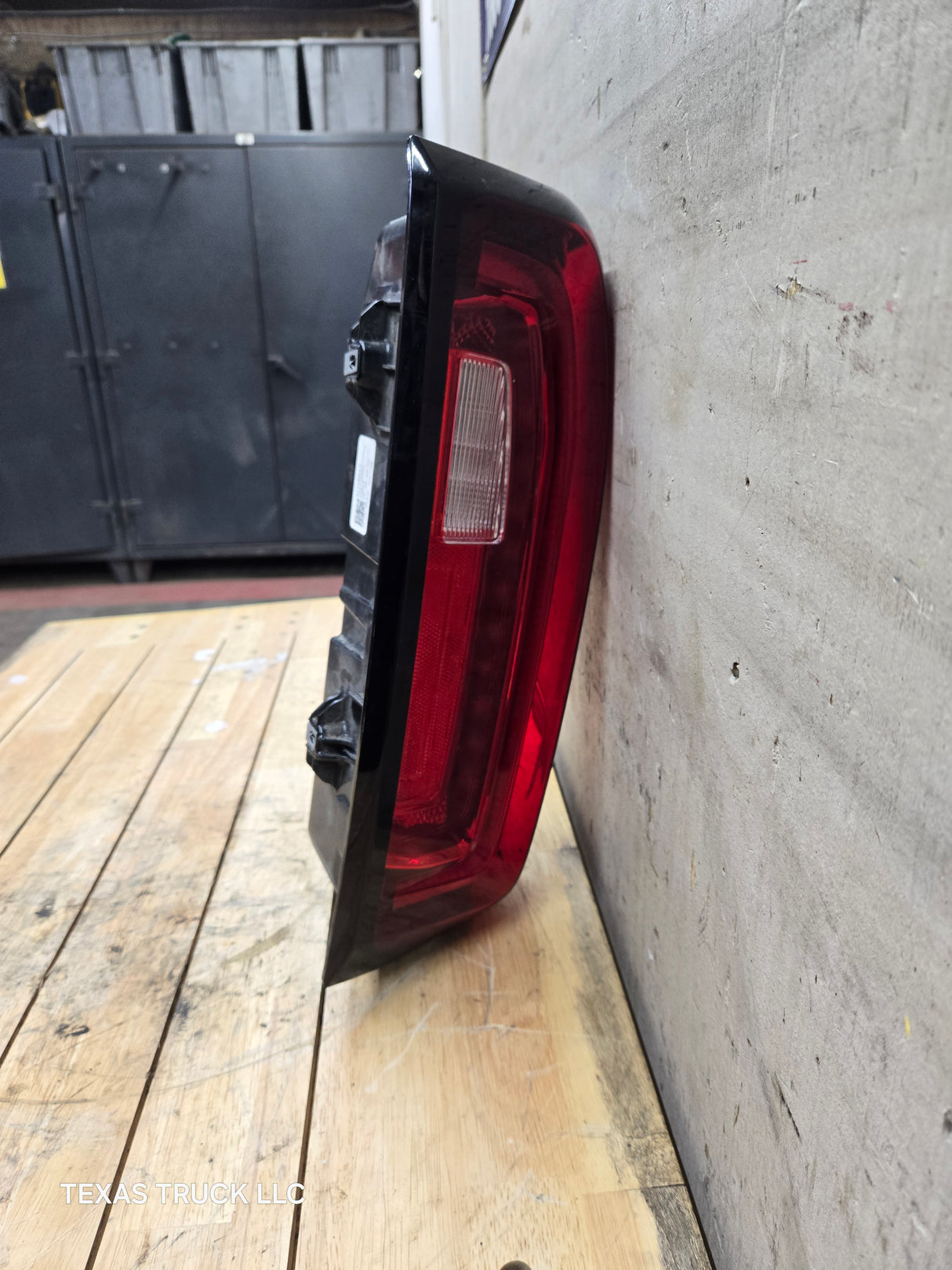 2019-2025 GMC Sierra 1500 2500 3500 HD LH Driver Side Tail Light 84760017