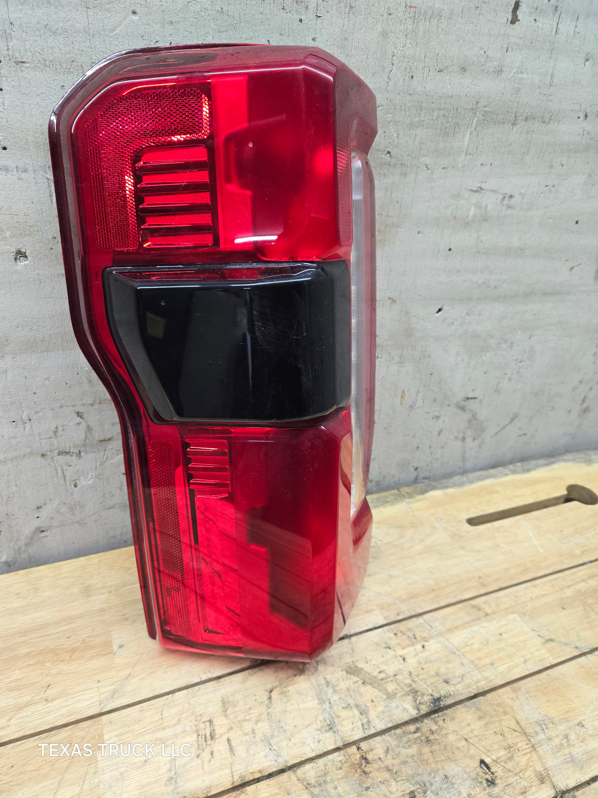 2023-2026 Ford Super Duty F250 F350 F450 LH Driver Side Incandescent Tail Light With Bliss PC3B-13B505-BK