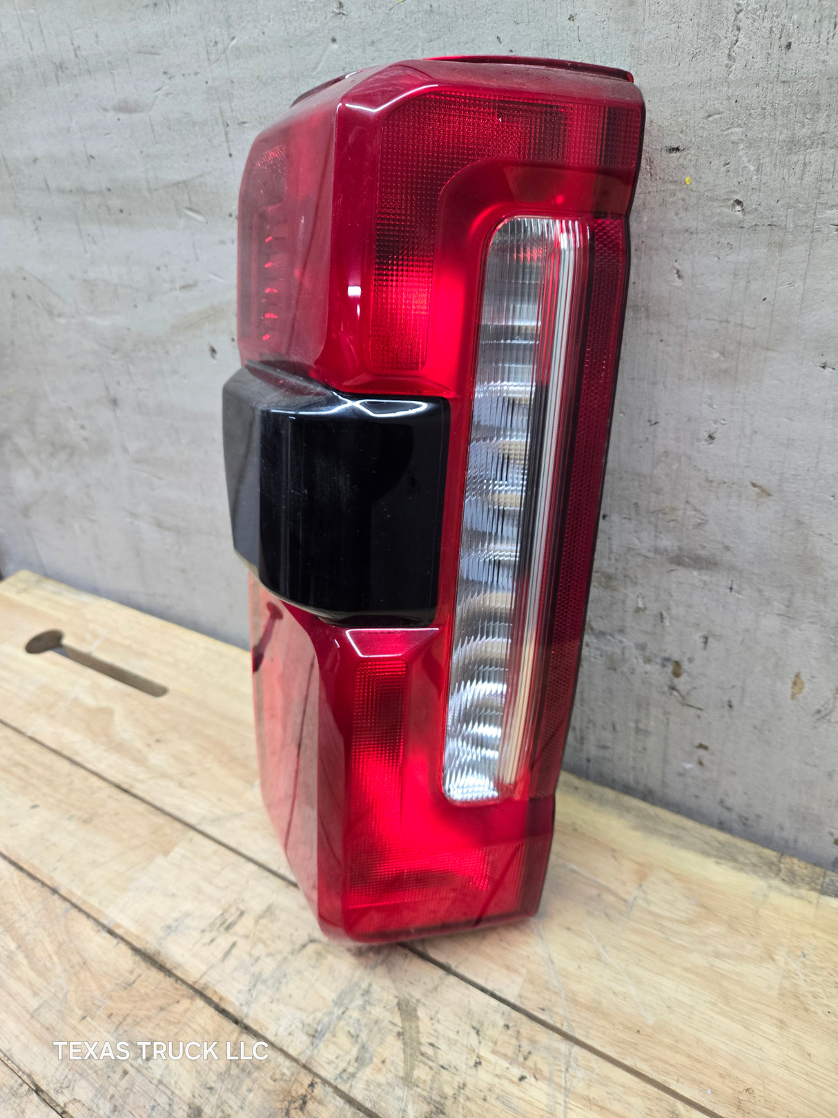 2023-2026 Ford Super Duty F250 F350 F450 LH Driver Side Incandescent Tail Light With Bliss PC3B-13B505-BK