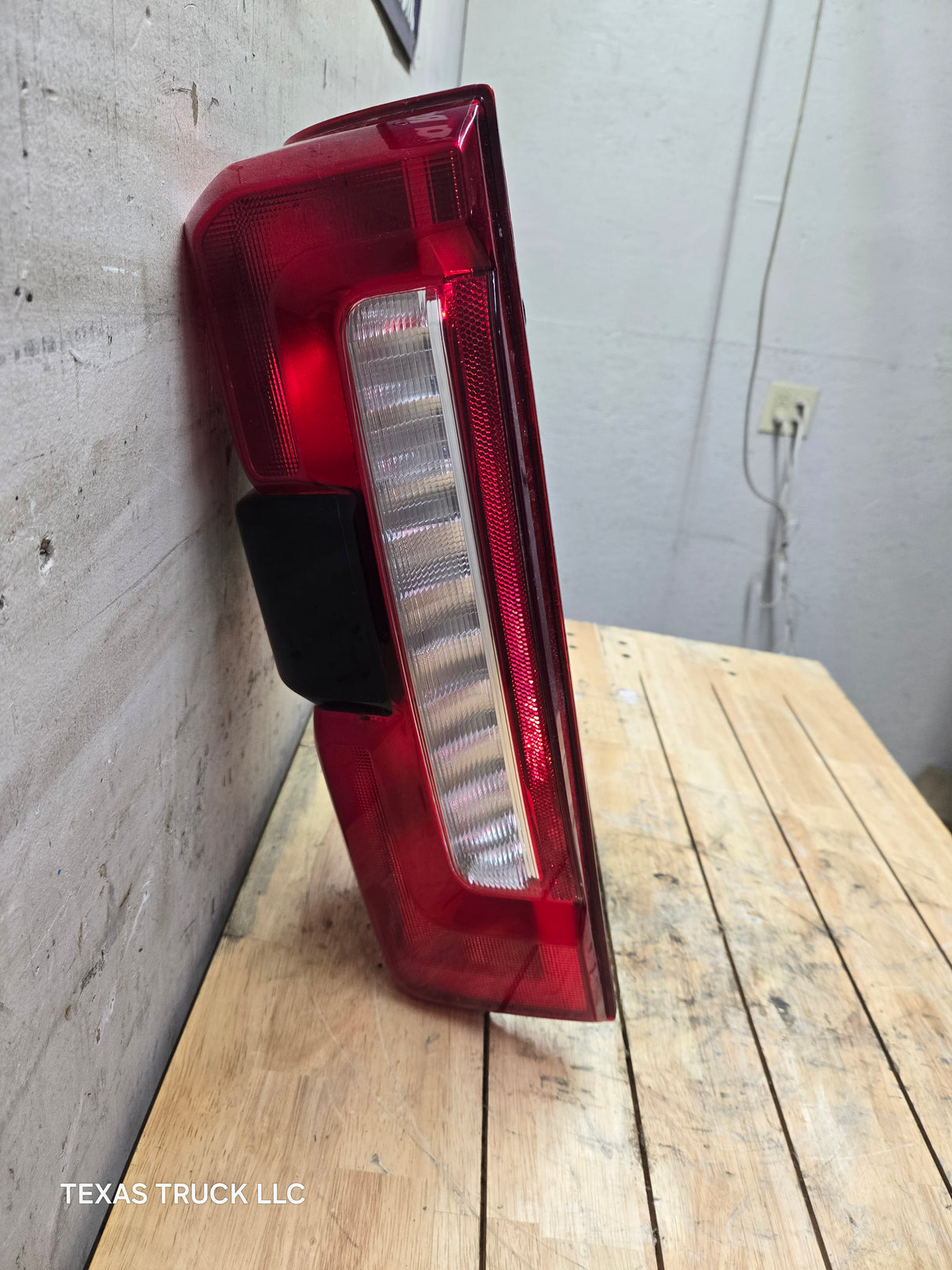 2023-2026 Ford Super Duty F250 F350 F450 LH Driver Side Incandescent Tail Light With Bliss PC3B-13B505-BK