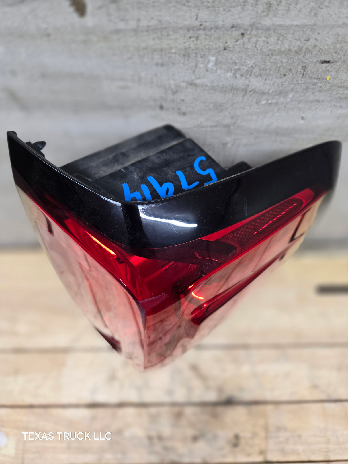 2019-2022 GMC Sierra 1500 RH Passenger Side Tail Light 84760018