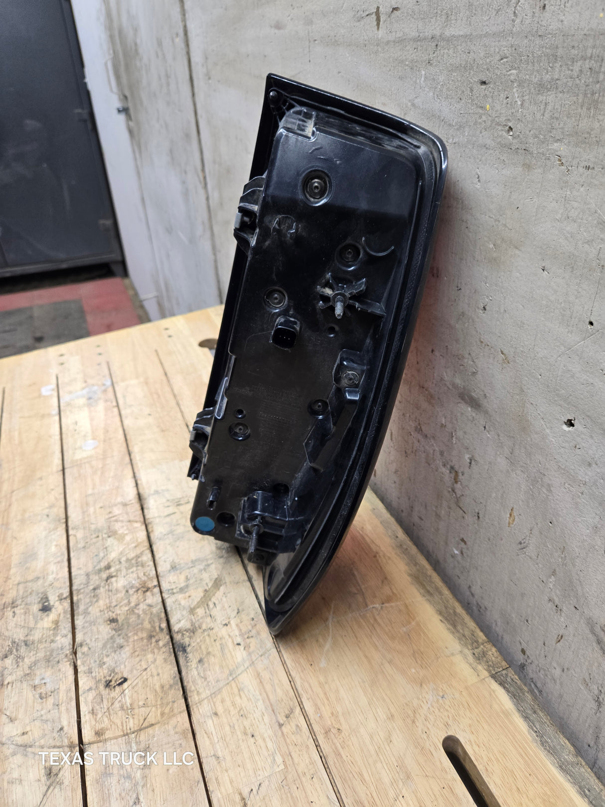 2019-2022 GMC Sierra 1500 RH Passenger Side Tail Light 84760018