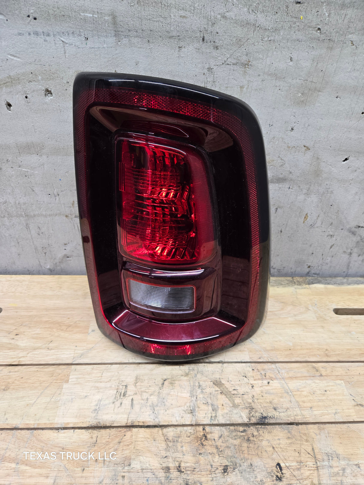 2025-2026 5th Gen Dodge Ram 2500 3500 RH Passenger Side Tail Light 68592554AA