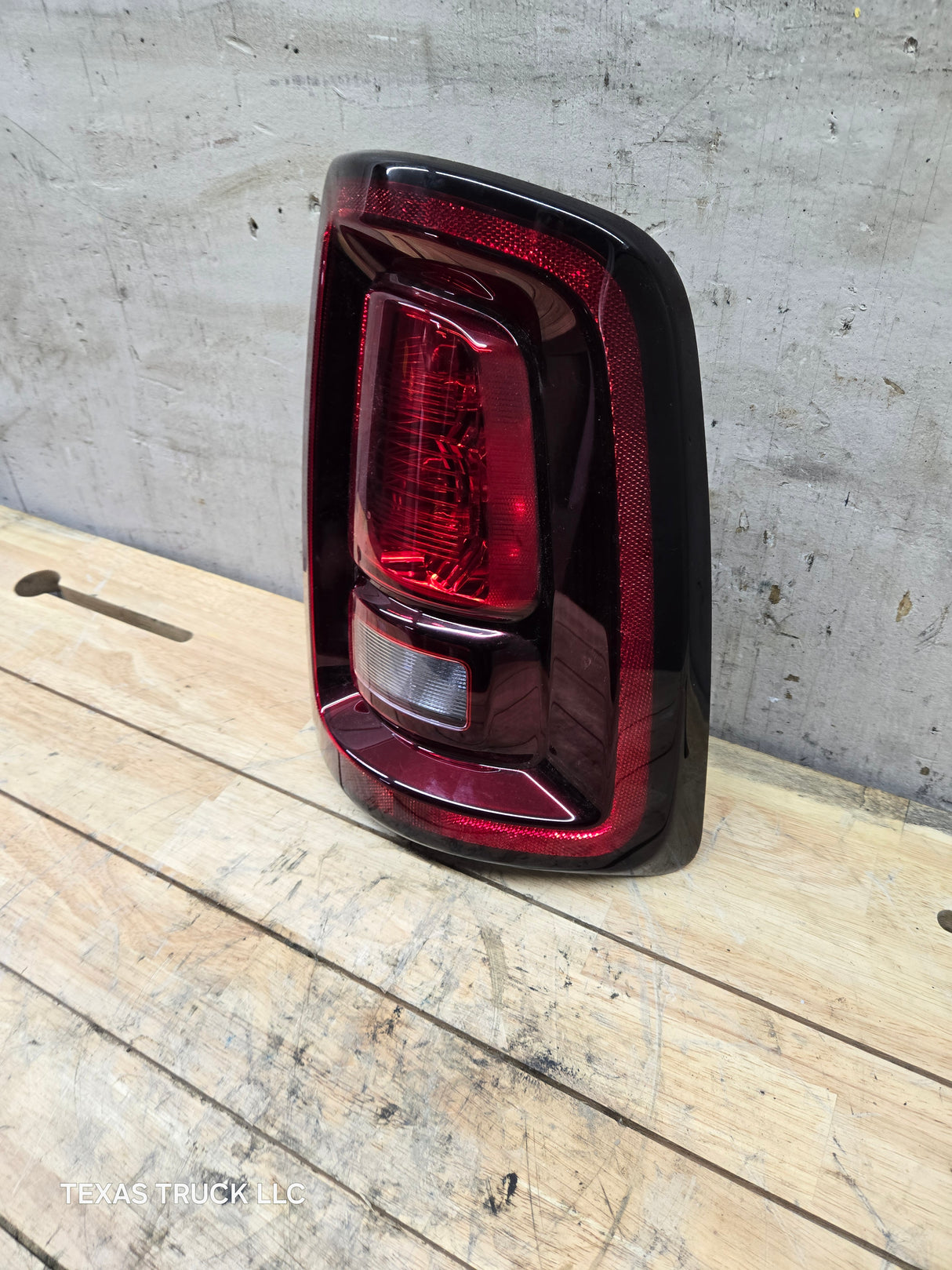 2025-2026 5th Gen Dodge Ram 2500 3500 RH Passenger Side Tail Light 68592554AA