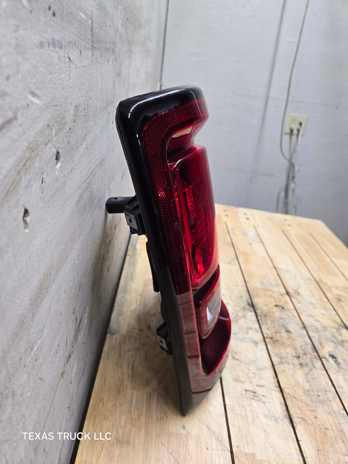2025-2026 5th Gen Dodge Ram 2500 3500 RH Passenger Side Tail Light 68592554AA