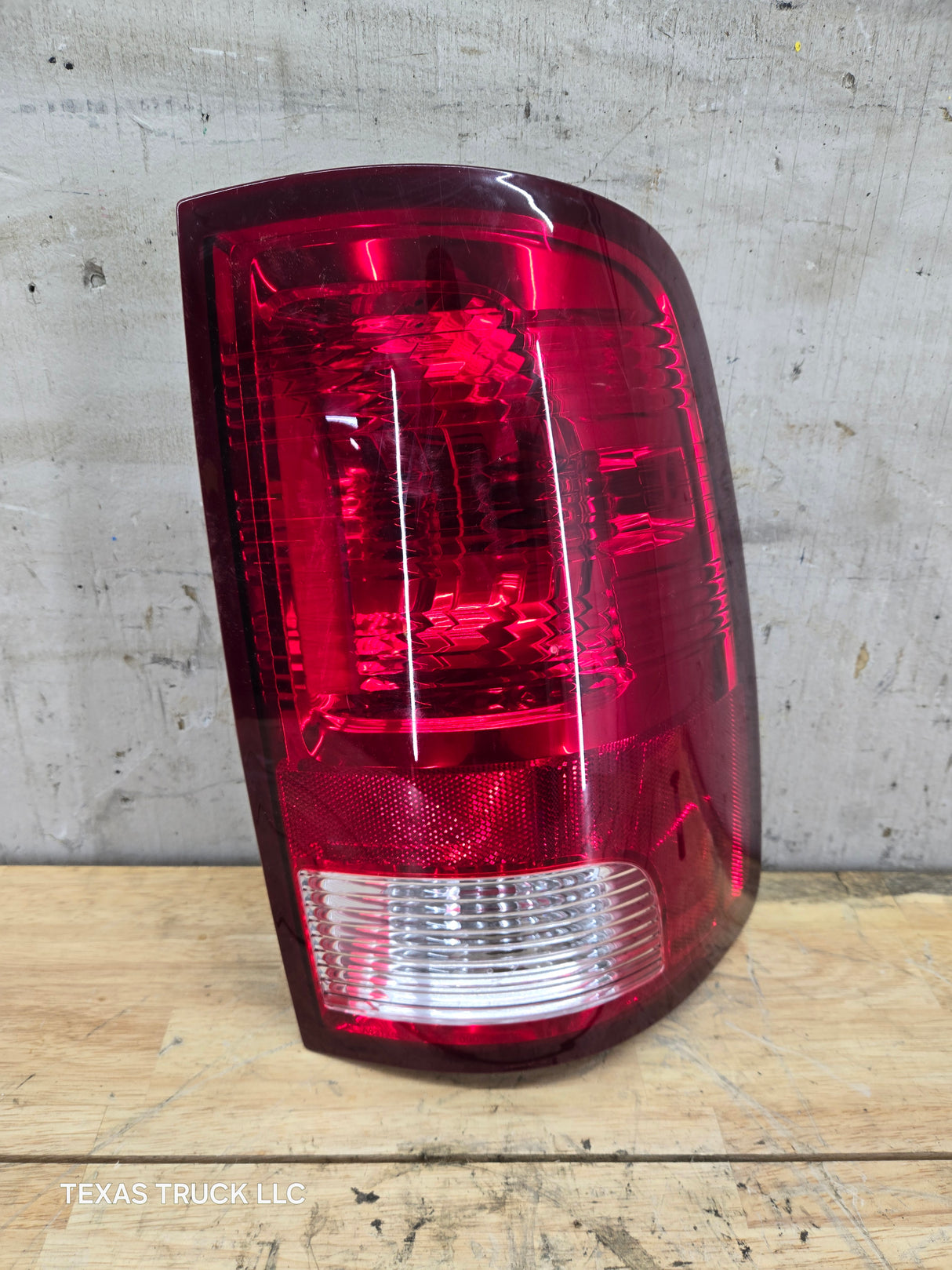 2009-2018 Dodge Ram 1500 2500 3500 RH Passenger Side Tail Light 55277414AF
