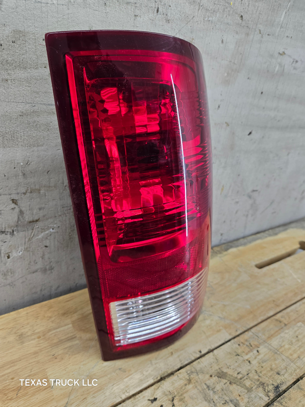 2009-2018 Dodge Ram 1500 2500 3500 RH Passenger Side Tail Light 55277414AF