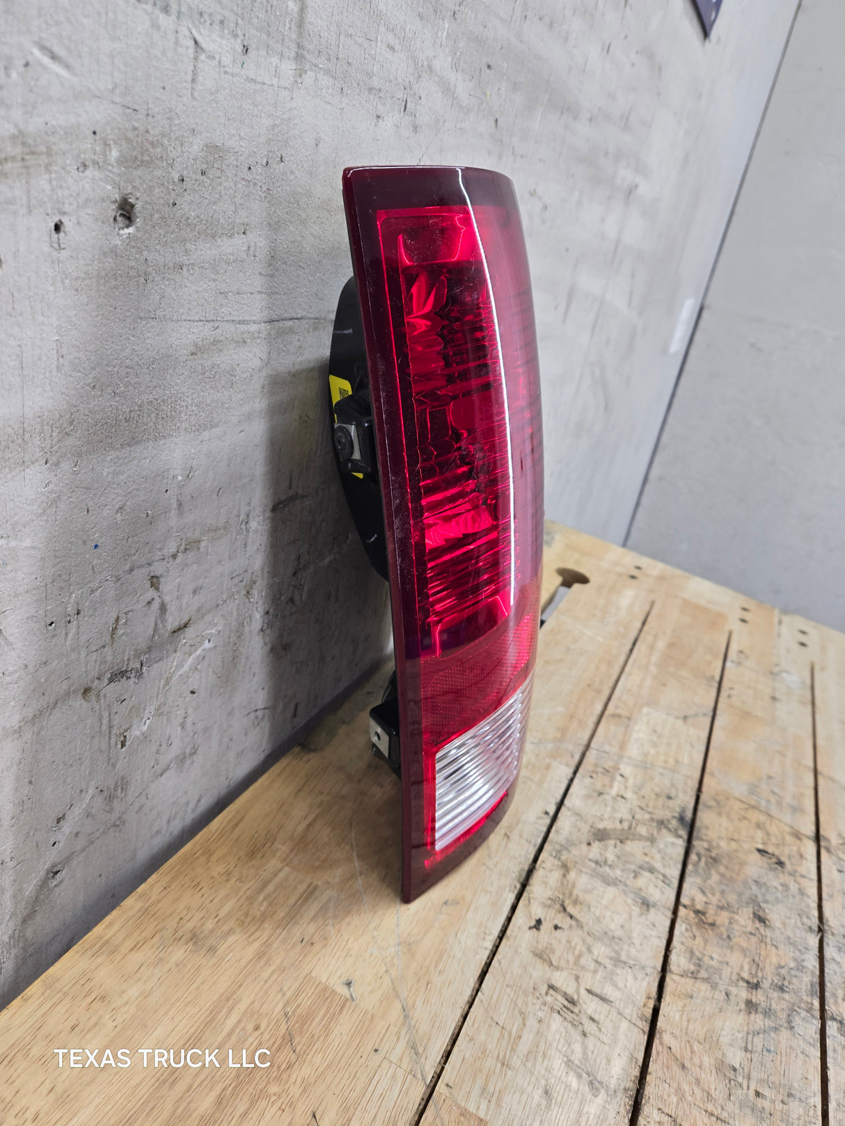 2009-2018 Dodge Ram 1500 2500 3500 RH Passenger Side Tail Light 55277414AF