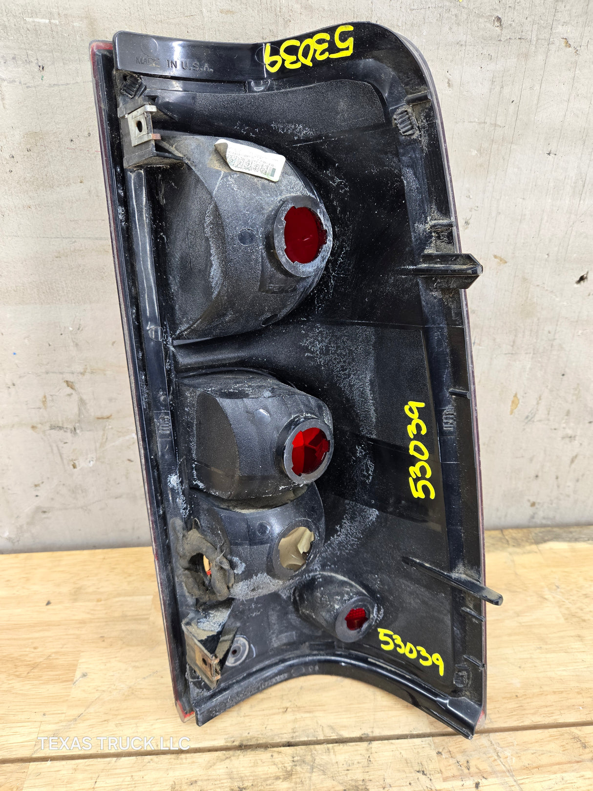 2003-2007 Chevrolet Silverado 1500 2500 3500 HD LH Driver Side Tail Light