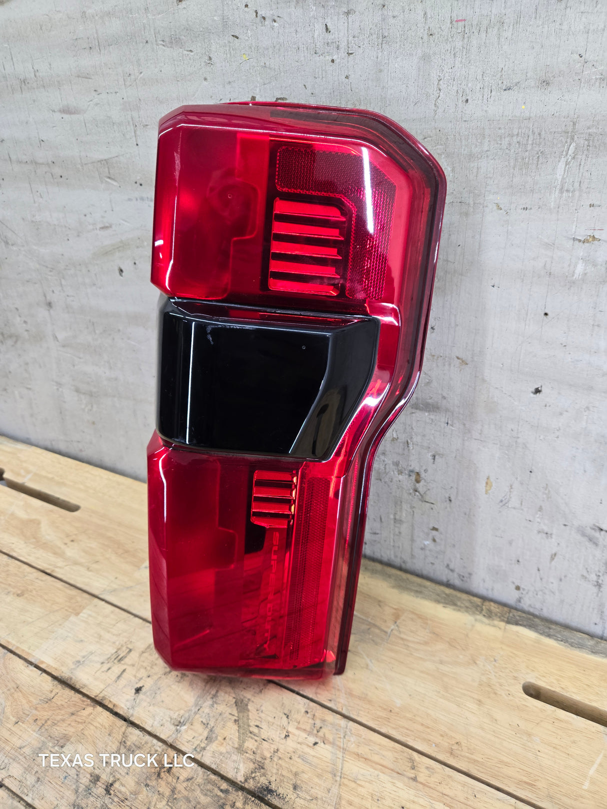 2023-2026 Ford Super Duty F250 F350 RH Incandescent Passenger Side Tail Light With Bliss PC3B-13B504-BH
