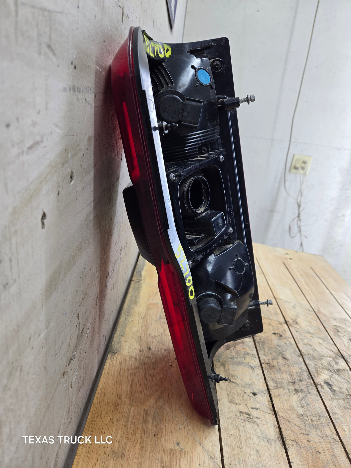 2023-2026 Ford Super Duty F250 F350 RH Incandescent Passenger Side Tail Light With Bliss PC3B-13B504-BH