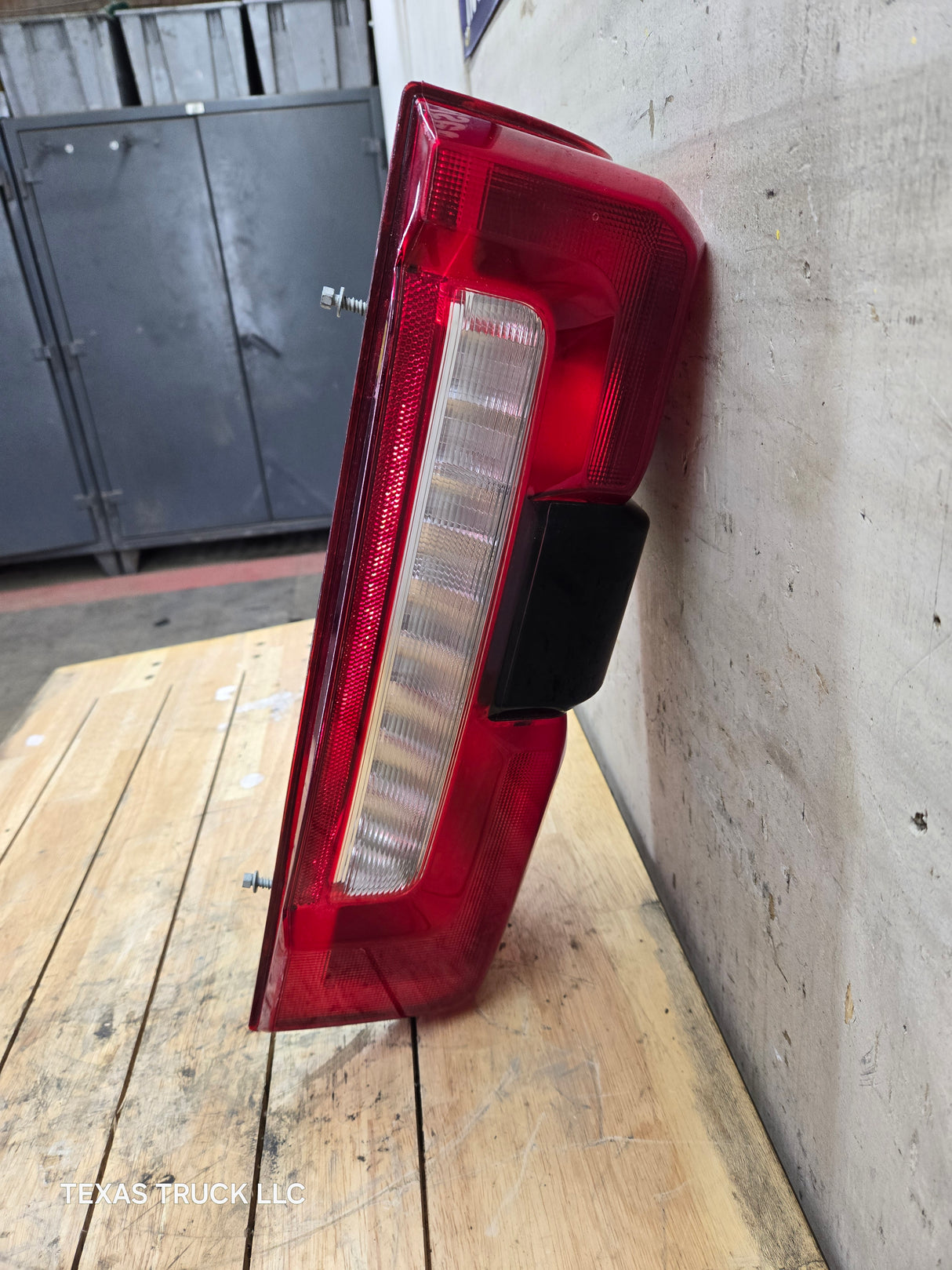 2023-2026 Ford Super Duty F250 F350 RH Incandescent Passenger Side Tail Light With Bliss PC3B-13B504-BH