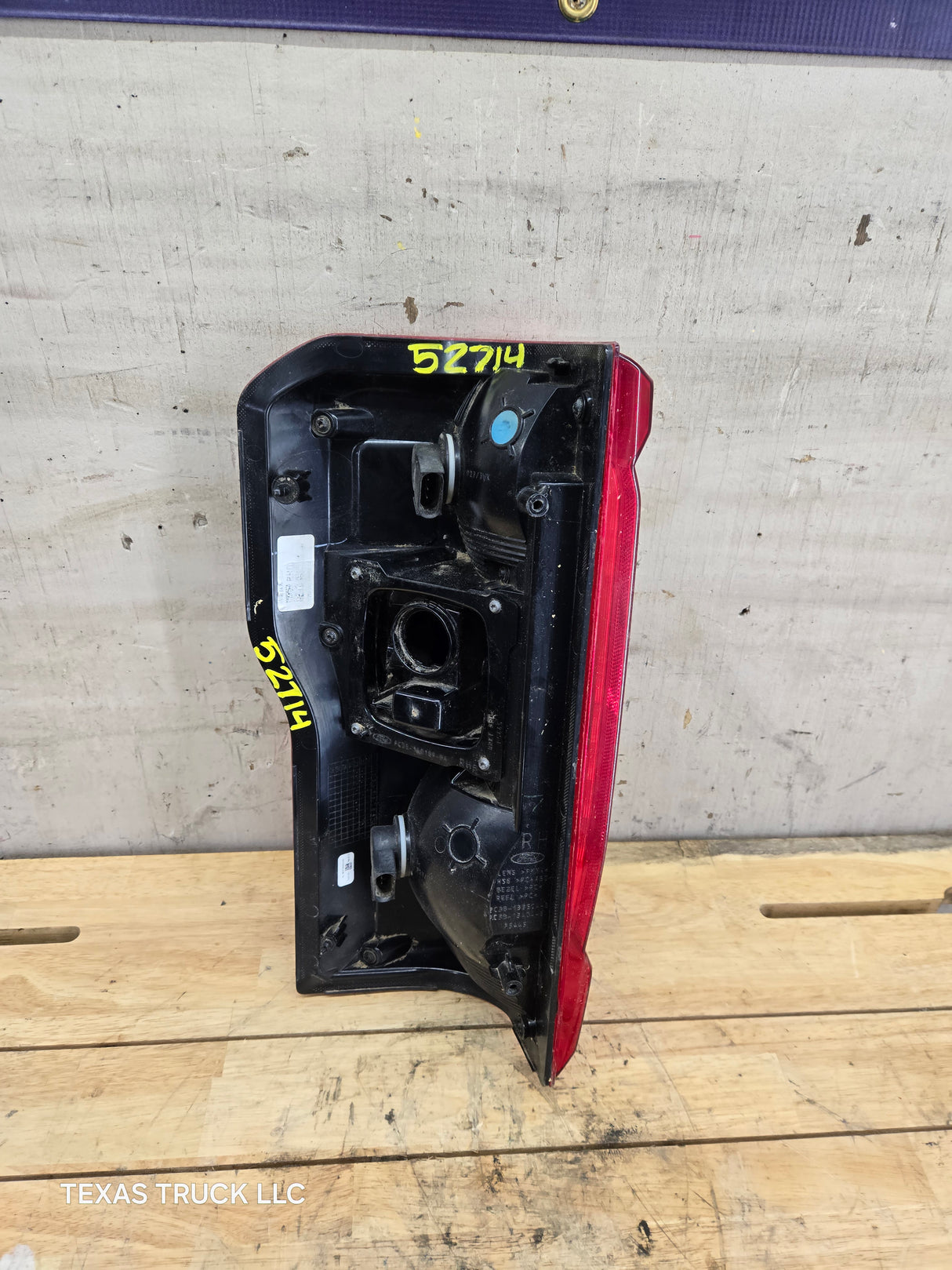 2023-2026 Ford Super Duty F250 F350 RH Incandescent Passenger Side Tail Light With Bliss PC3B-13B504-BH