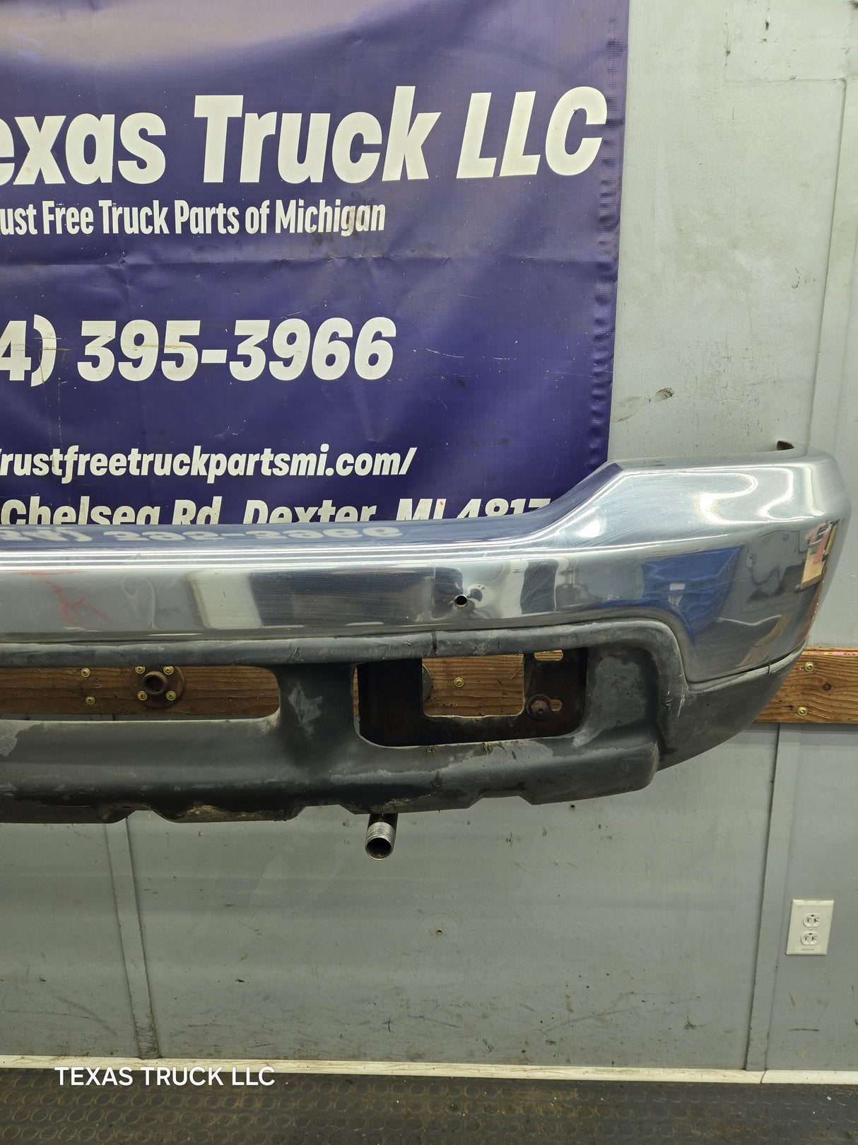 1999-2004 Ford Super Duty F250 F350 F450 F550 Excursion Front Bumper *Damage