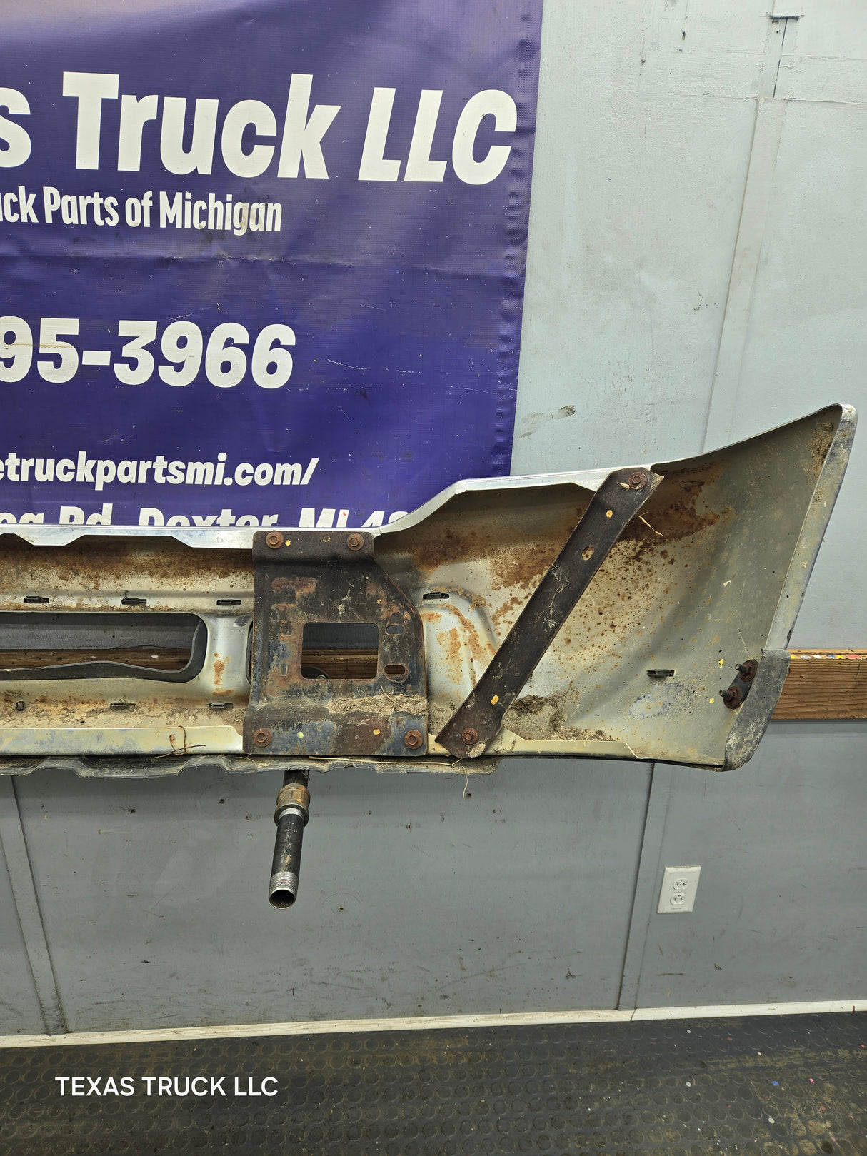 1999-2004 Ford Super Duty F250 F350 F450 F550 Excursion Front Bumper *Damage
