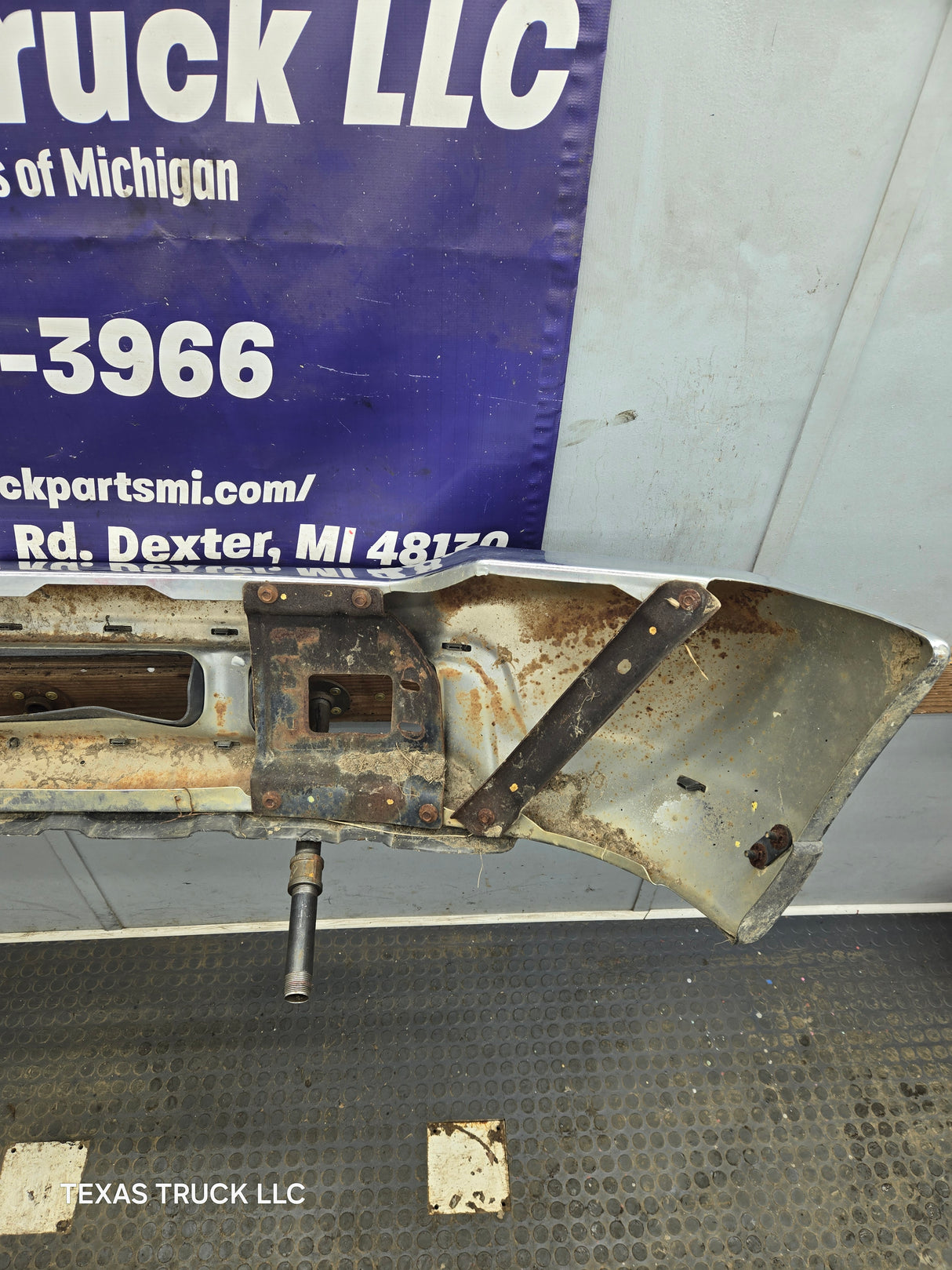 1999-2004 Ford Super Duty F250 F350 F450 F550 Excursion Front Bumper *Damage