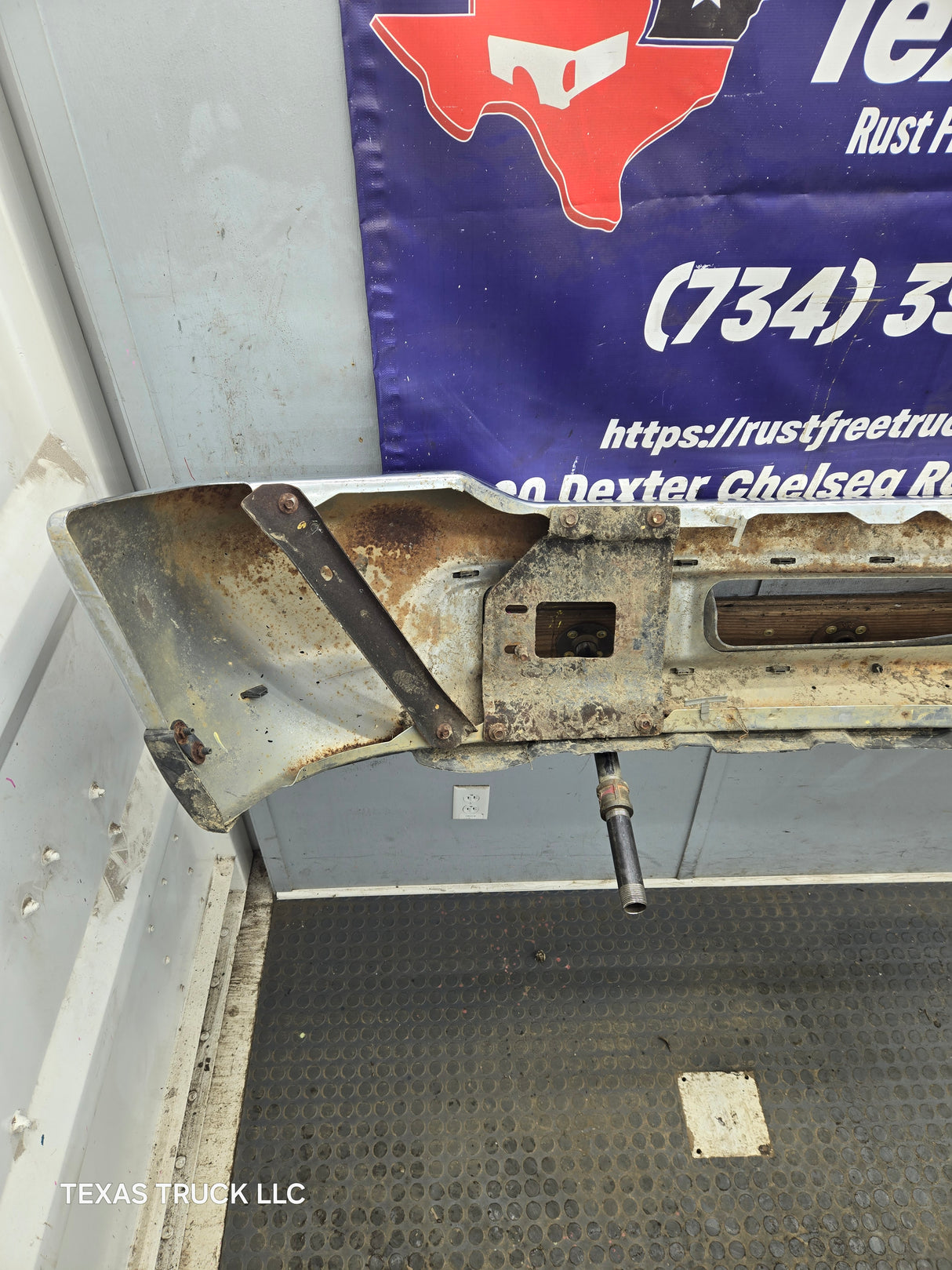 1999-2004 Ford Super Duty F250 F350 F450 F550 Excursion Front Bumper *Damage