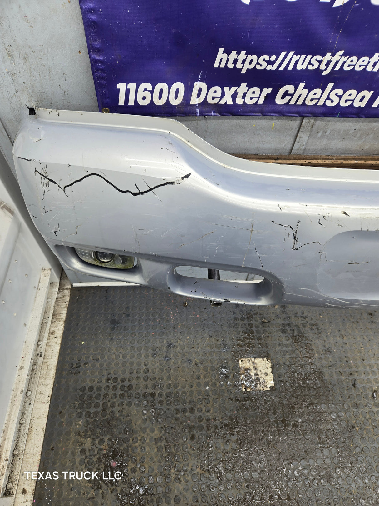 1999-2000 Cadillac Escalade Front Bumper