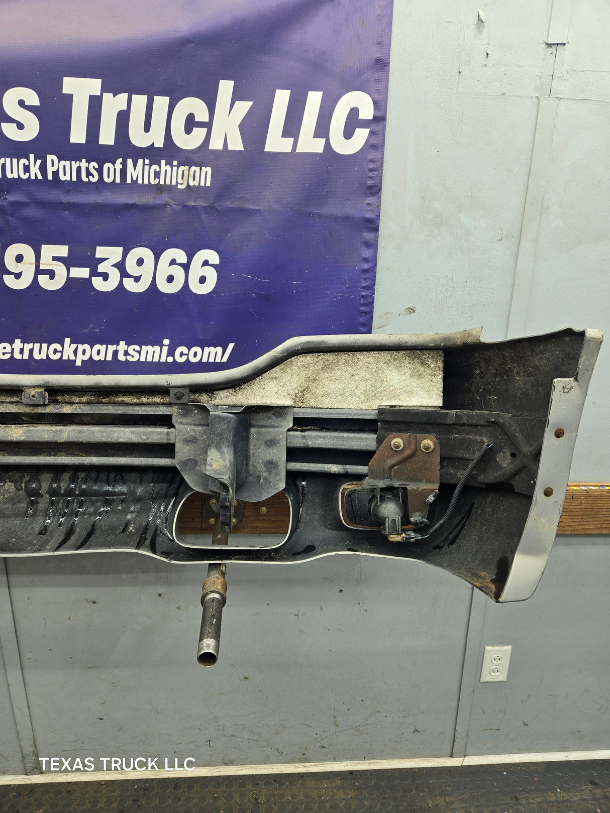 1999-2000 Cadillac Escalade Front Bumper