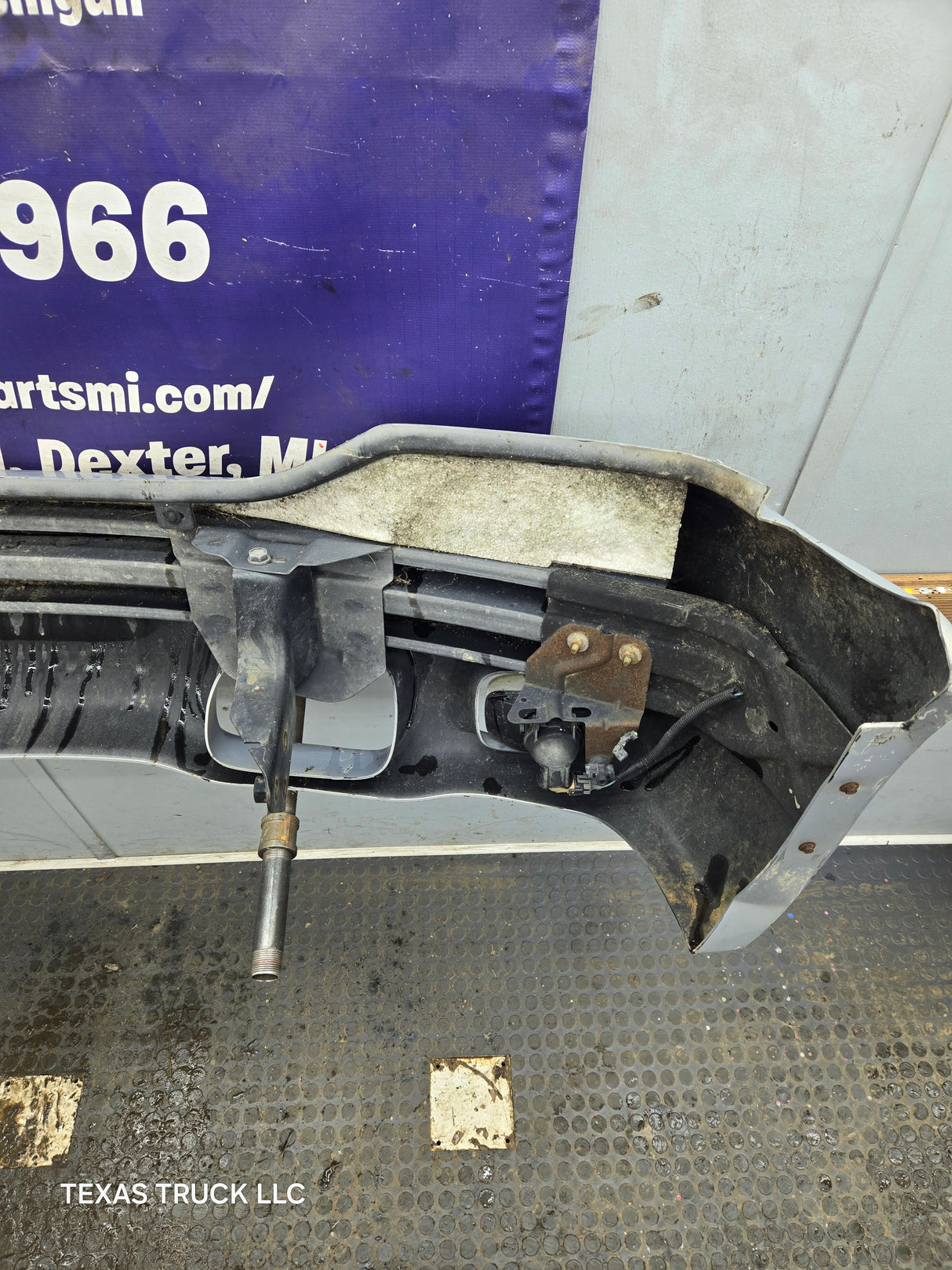 1999-2000 Cadillac Escalade Front Bumper