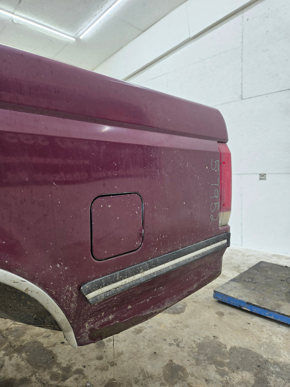 1987-1997 Ford F150 F250 F350 OBS 6' 9" Short Truck Bed