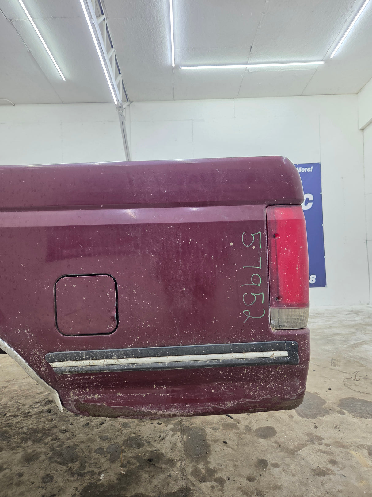 1987-1997 Ford F150 F250 F350 OBS 6' 9" Short Truck Bed