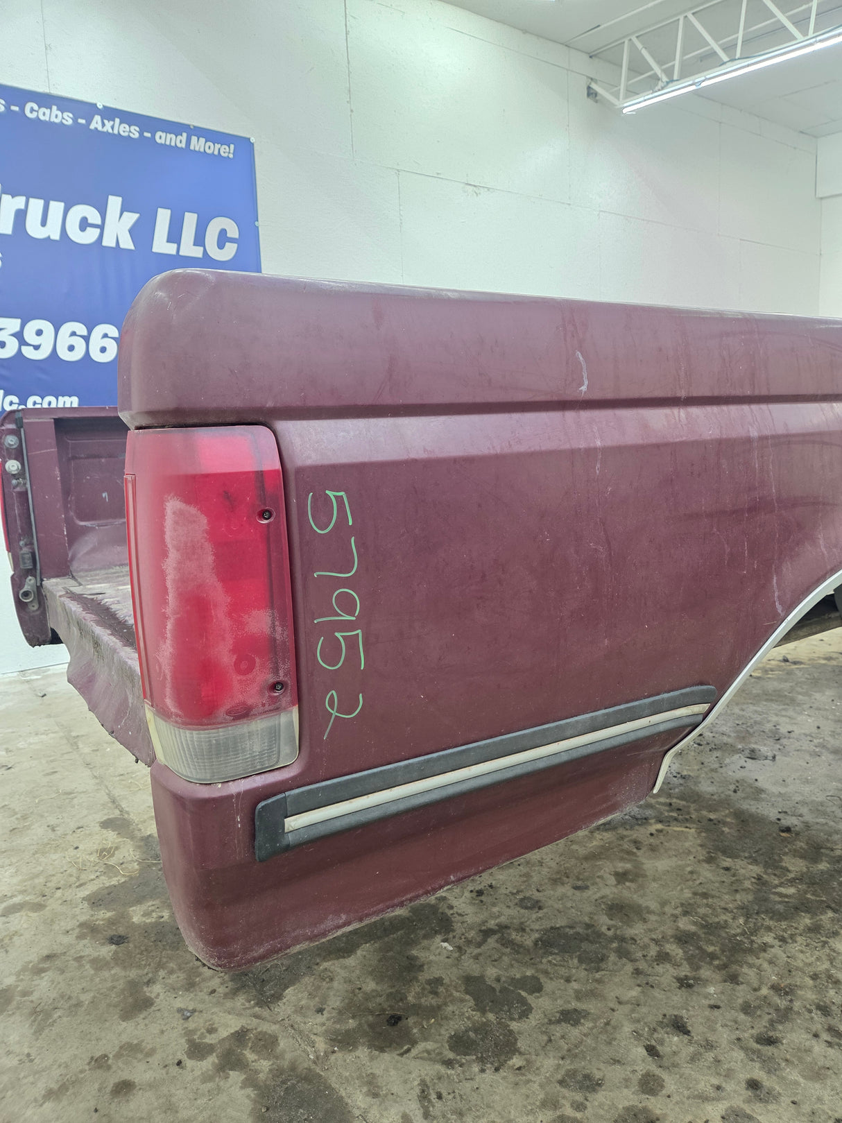 1987-1997 Ford F150 F250 F350 OBS 6' 9" Short Truck Bed
