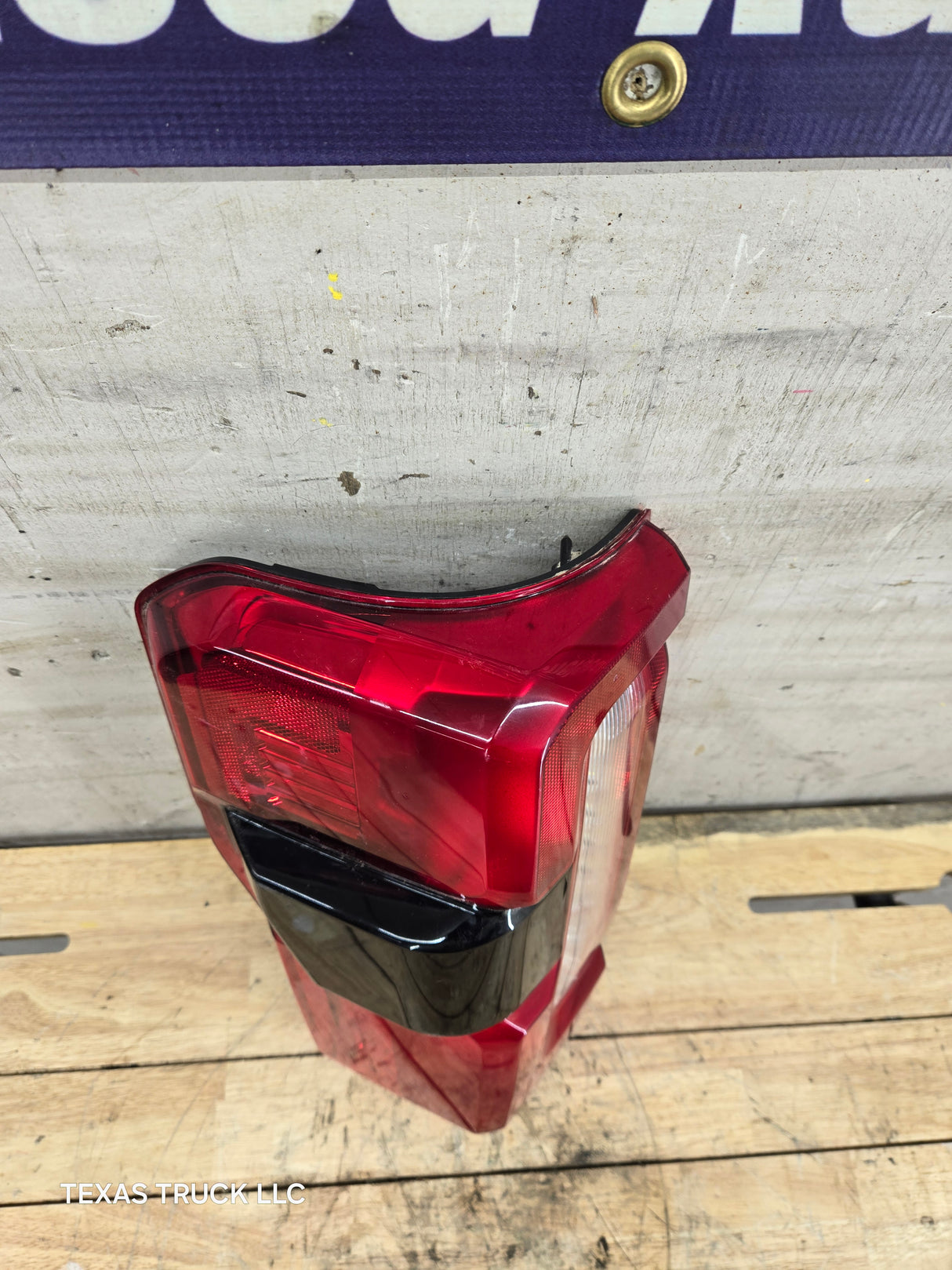 2023-2026 Ford Super Duty F250 F350 F450 LH Driver Side Incandescent Tail Light With Bliss PC3B-13B505-BH