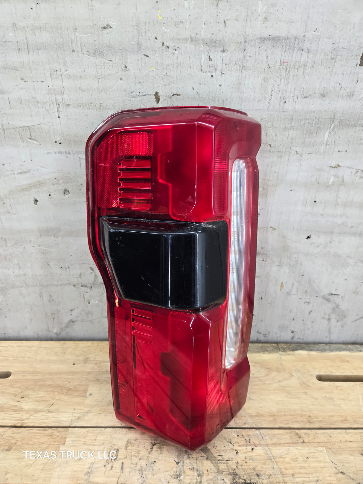 2023-2026 Ford Super Duty F250 F350 F450 LH Driver Side Incandescent Tail Light With Bliss PC3B-13B505-BH