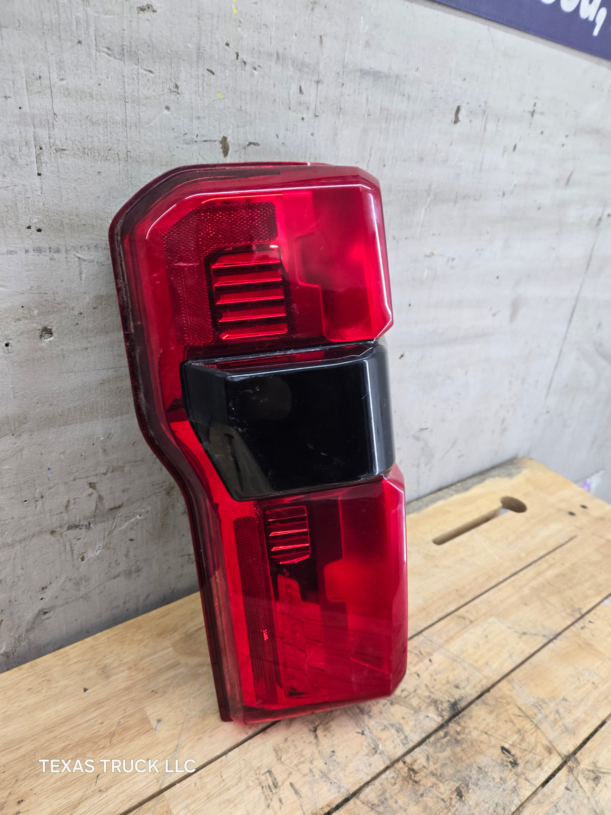 2023-2026 Ford Super Duty F250 F350 F450 LH Driver Side Incandescent Tail Light With Bliss PC3B-13B505-BH