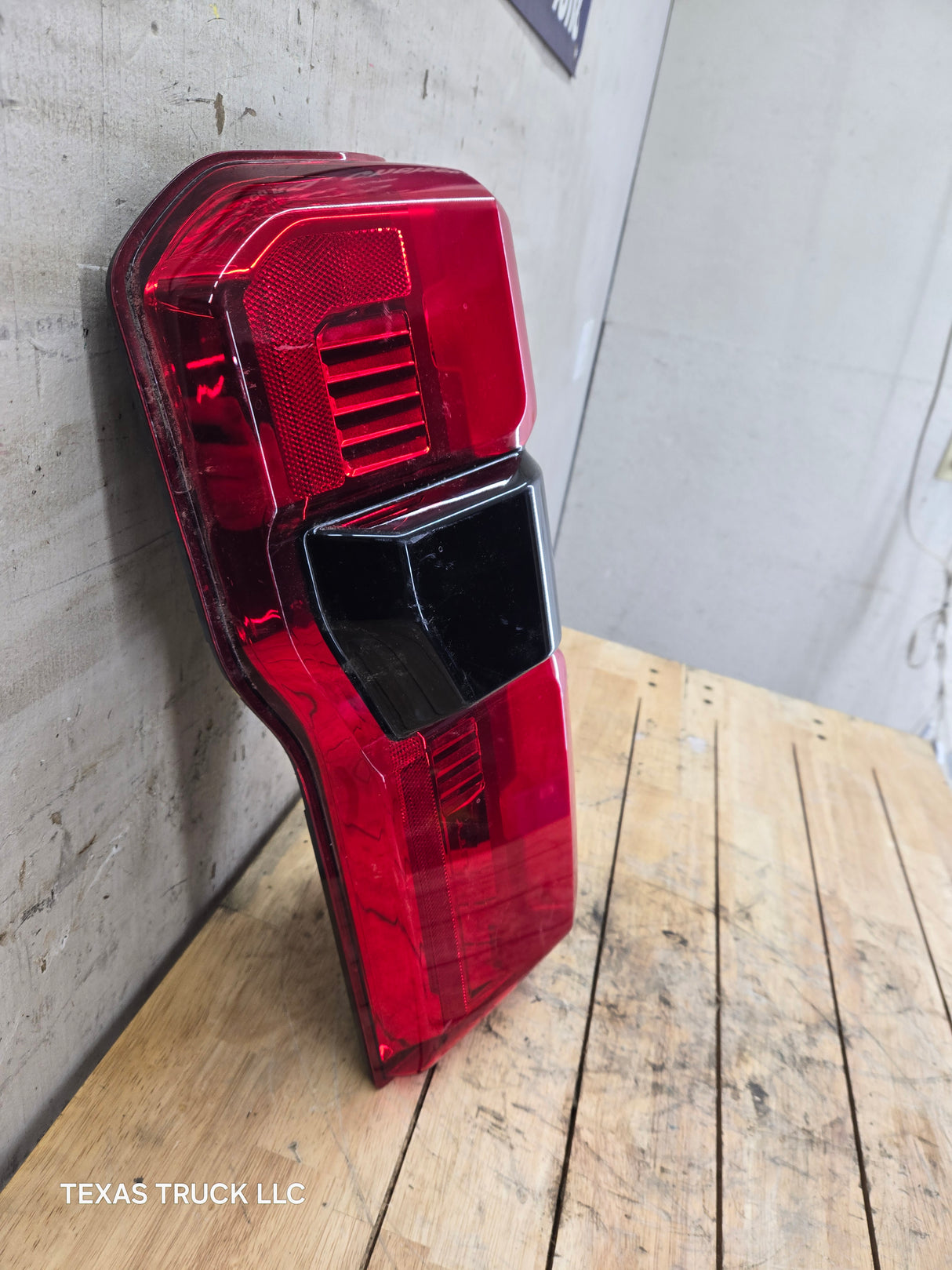2023-2026 Ford Super Duty F250 F350 F450 LH Driver Side Incandescent Tail Light With Bliss PC3B-13B505-BH