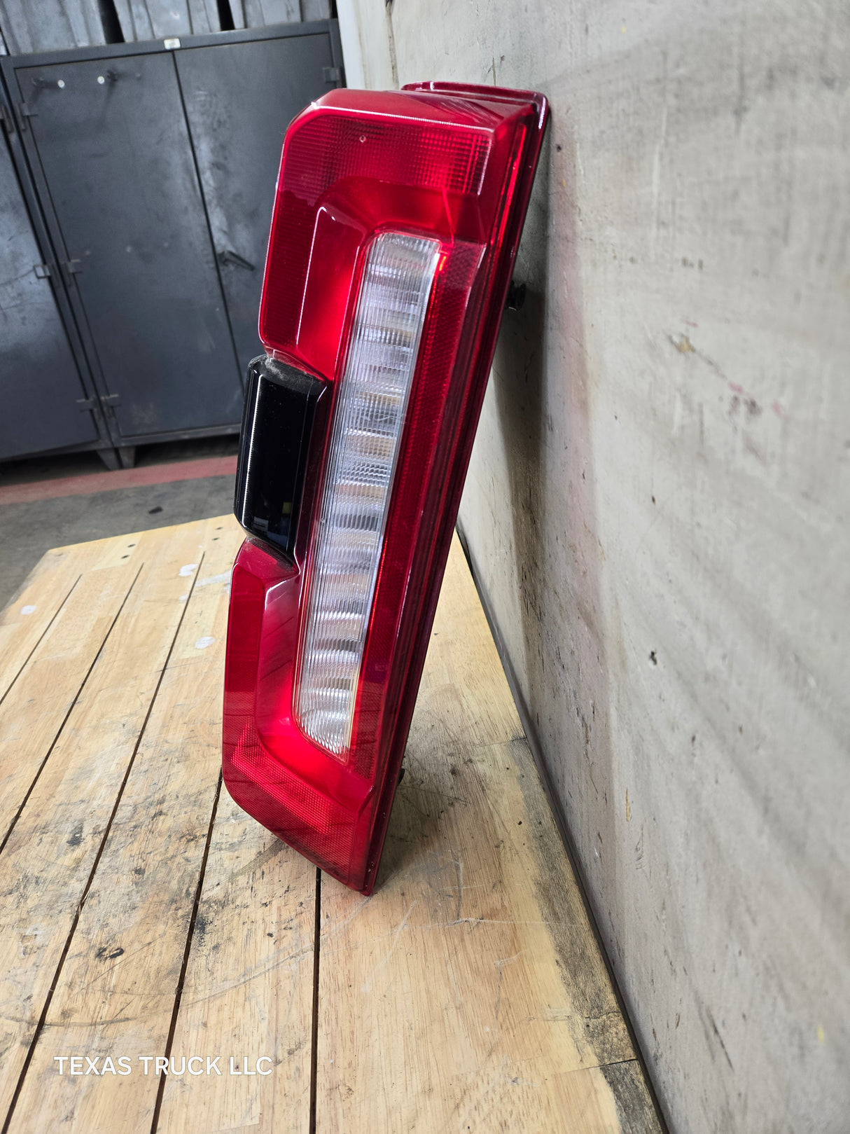 2023-2026 Ford Super Duty F250 F350 F450 LH Driver Side Incandescent Tail Light With Bliss PC3B-13B505-BH